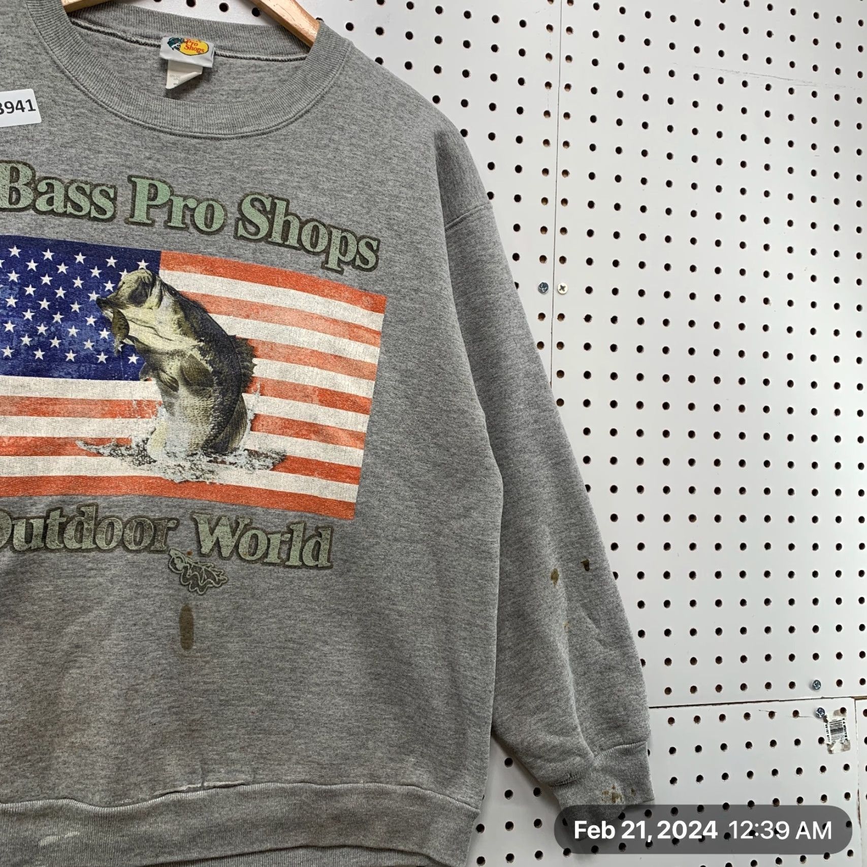 Bass Pro Shops VINTAGE Bass Pro Shop Fishing Crewneck Mens M Gray Flag USA Distressed Size US M / EU 48-50 / 2 - 4 Thumbnail