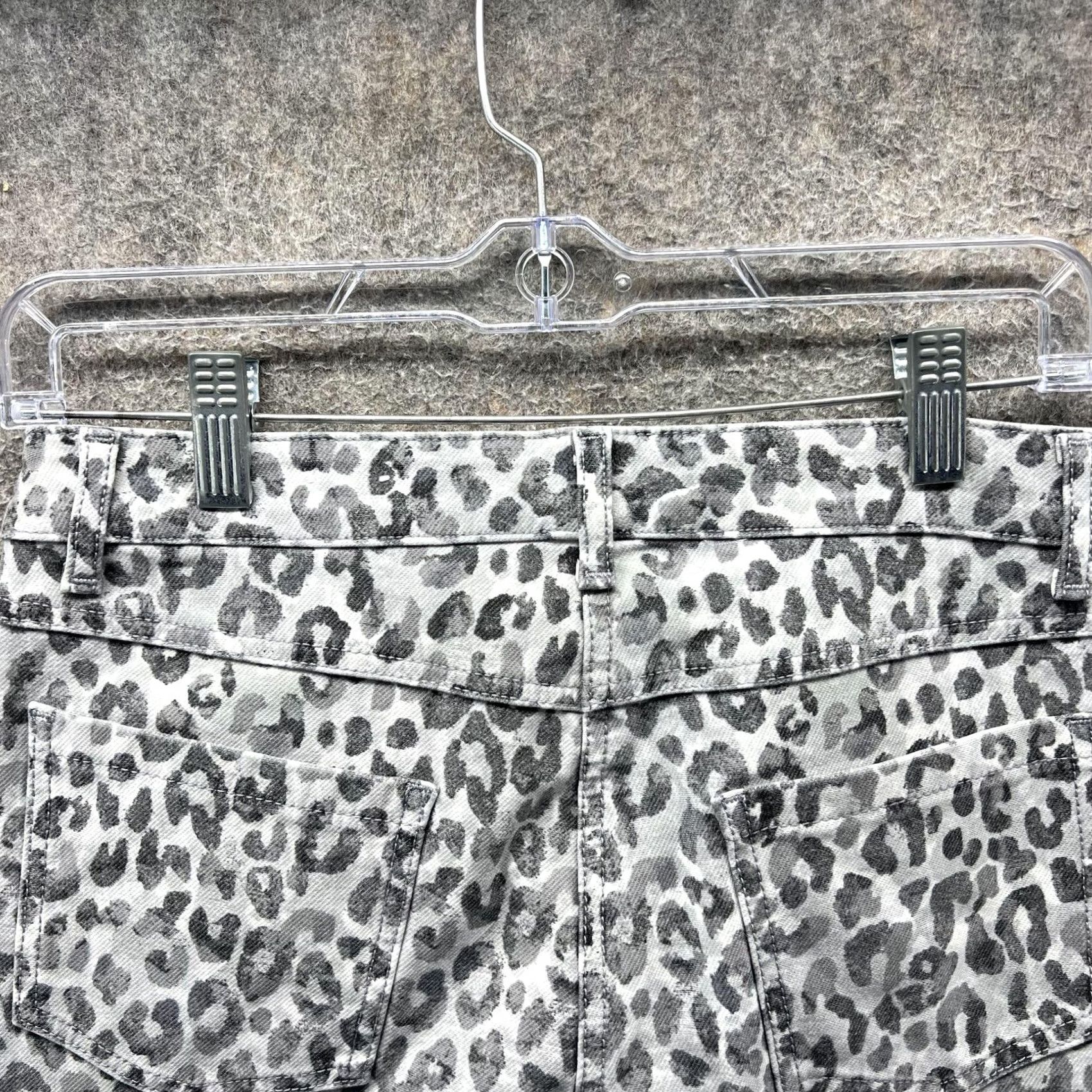 J.McLaughlin J. McLaughlin Jeans Womens 6 Gray Leopard Animal Print Skinny Ankle Denim Pants Size 28" / US 6 / IT 42 - 4 Thumbnail