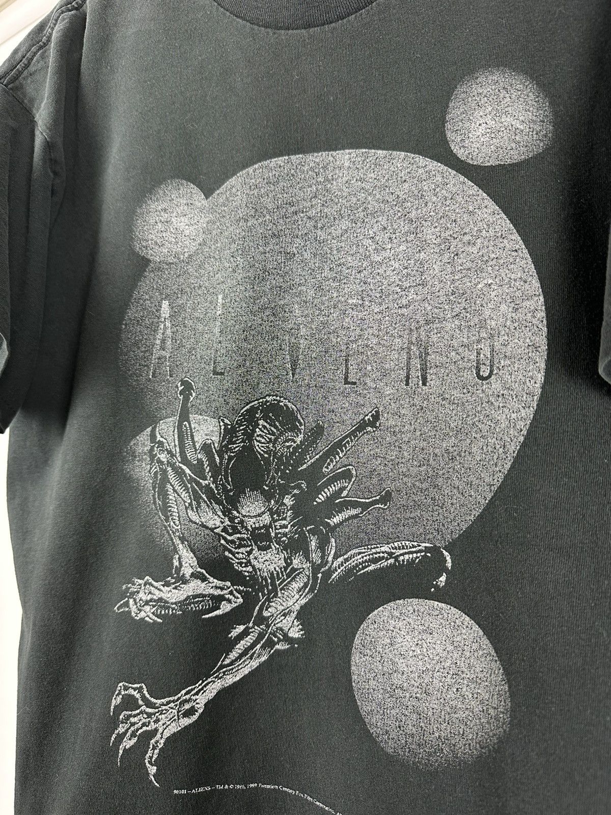 Vintage 1999 Aliens Comic Images Movie Tee Shirt Marvel Anime Rap Size US XL / EU 56 / 4 - 6 Thumbnail