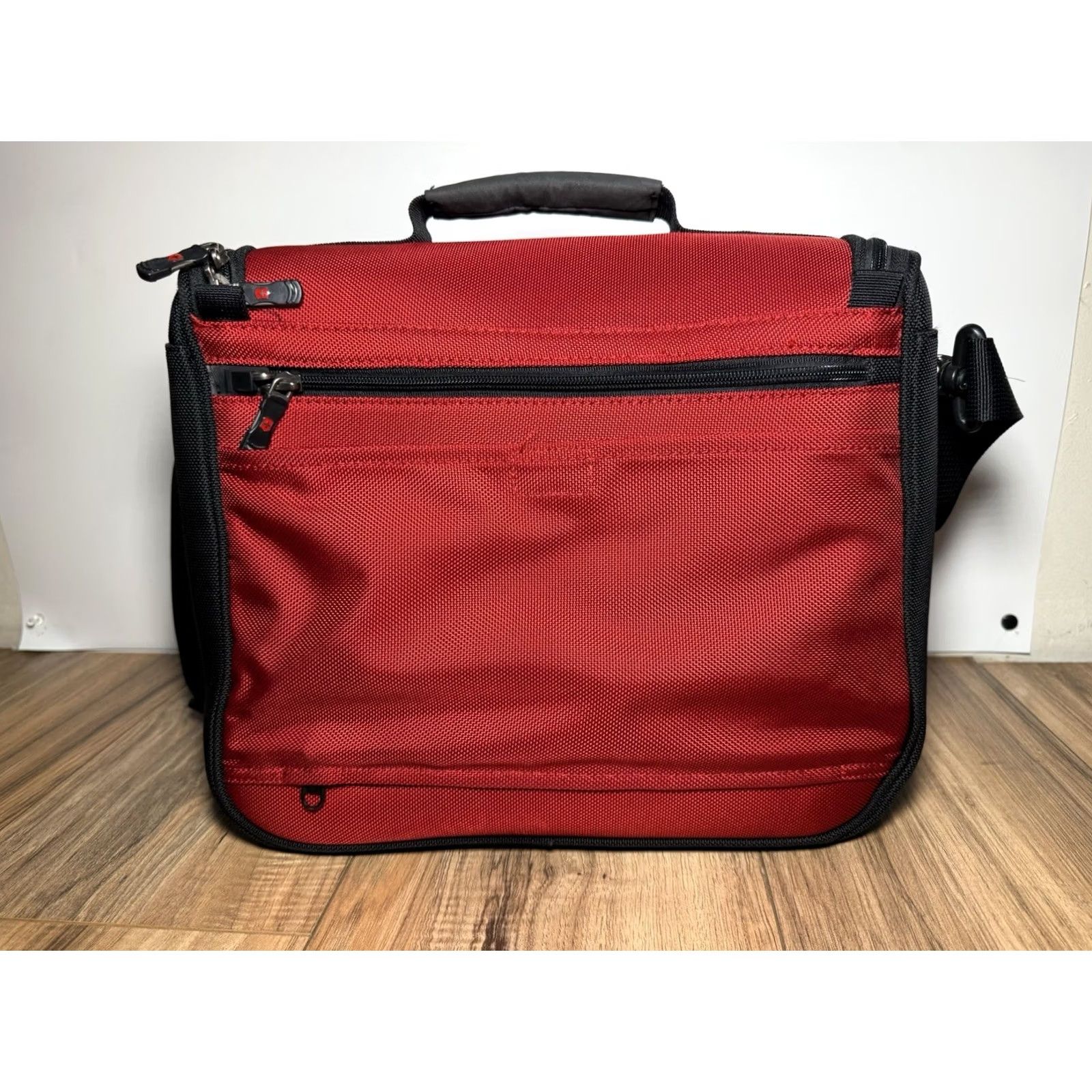 Victorinox VINTAGE Victorinox Werks Traveler 3.0 Small Shoulder Bag Mulberry Red Women Messenger Ballistic Nylon Excellent Condition Size ONE SIZE - 5 Thumbnail