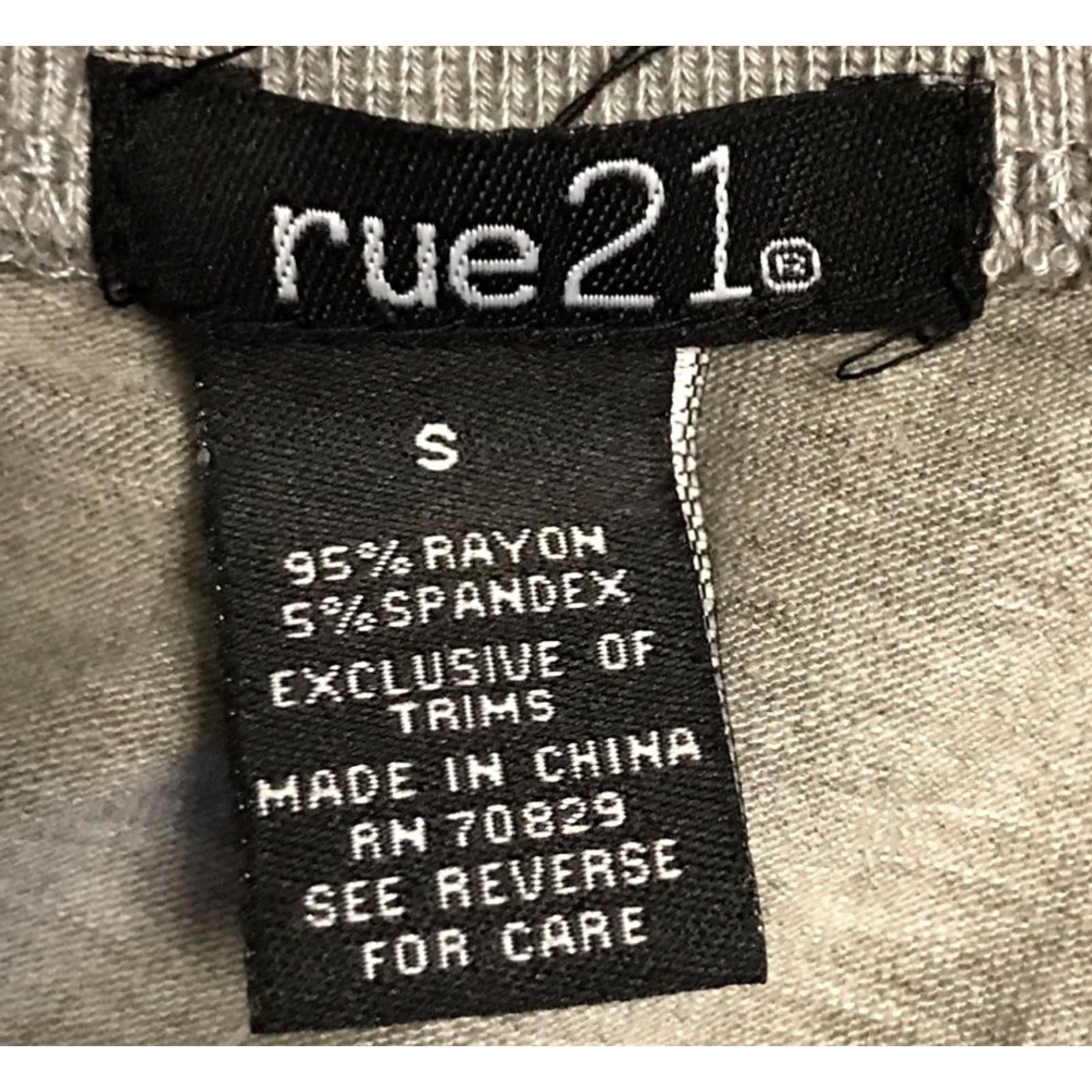 Vintage Rue21 Rainbow Striped Knit Tee Shirt Gray Junior's Small S/S NWT NEW 1572 Size S / US 4 / IT 40 - 4 Thumbnail