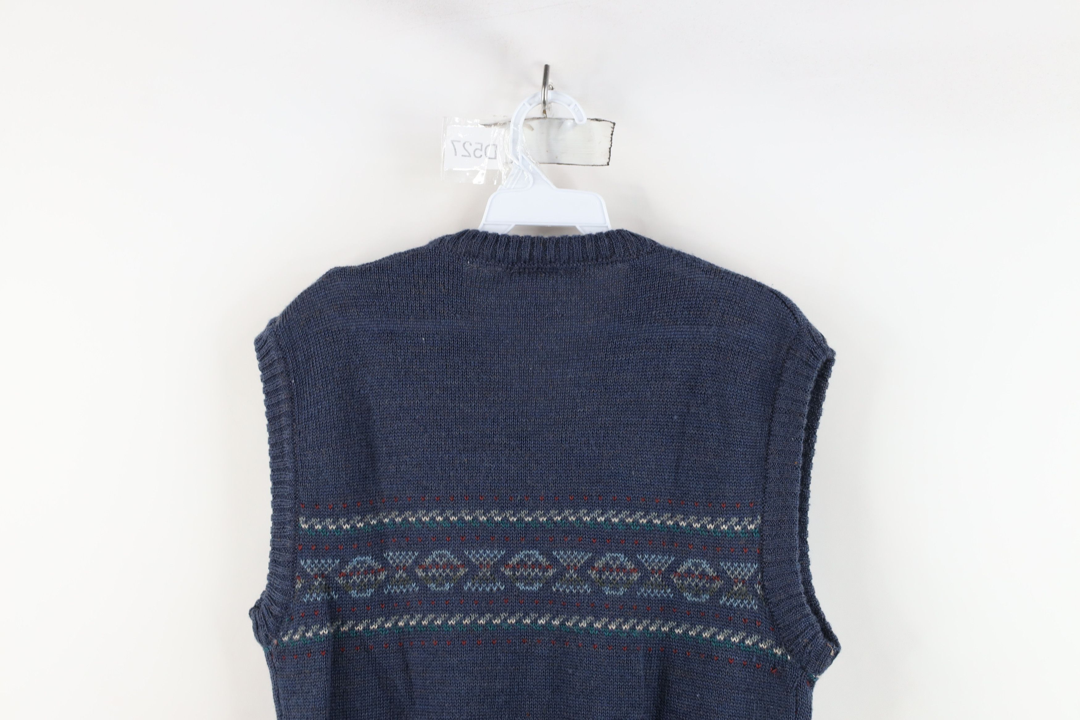 Vintage Vintage 70s Streetwear Fair Isle Knit V-Neck Sweater Vest Size US M / EU 48-50 / 2 - 9 Thumbnail