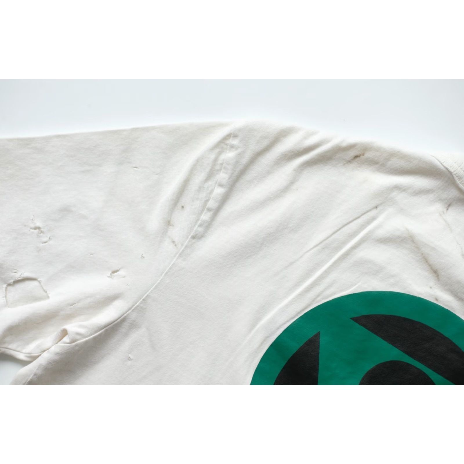 Guess VINTAGE GUESS T-Shirt Men S White 90s Y2K Distressed Graphic Print Crew Neck Short Sleeve 22" Pit to Pit 27" Length Mens Size S Size US S / EU 44-46 / 1 - 5 Thumbnail
