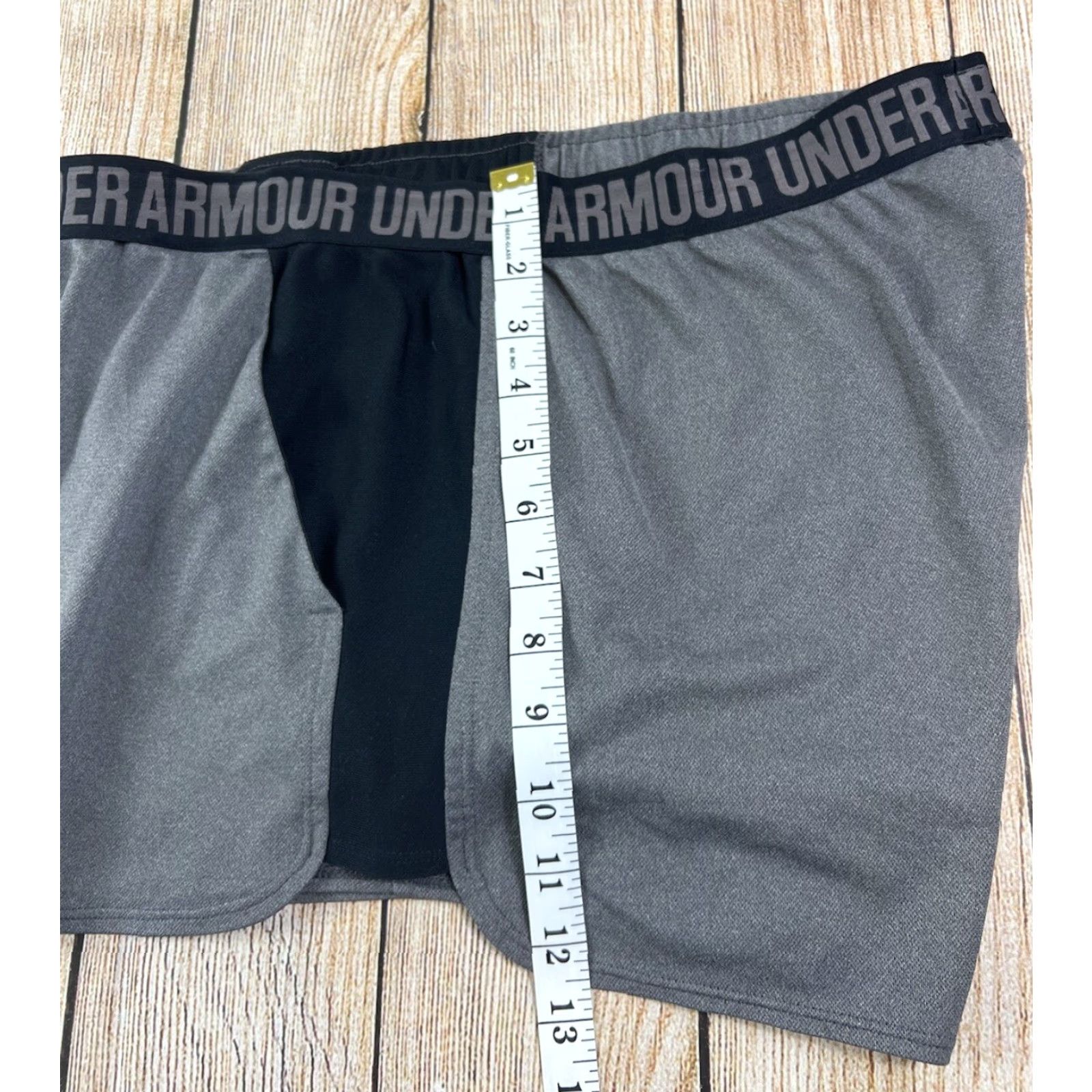 Under Armour Under Armour Shorts Women’s XL Black Grey Heatgear Loose Size 40" / US 18 - 6 Thumbnail
