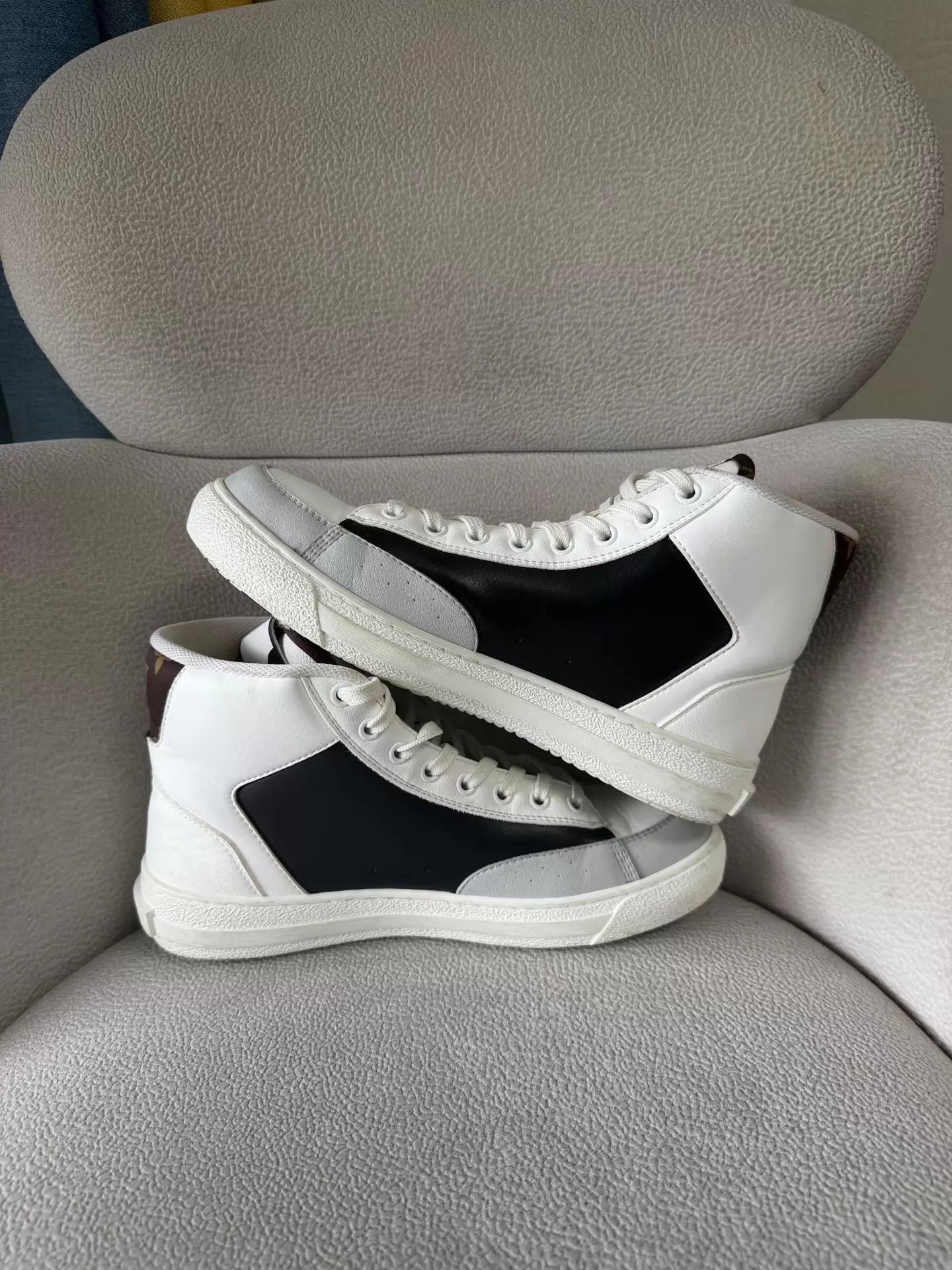Louis Vuitton LV High-Top Sneakers WhiteGray 2Tone 37.5 98 New Size US 7 / IT 37 - 4 Thumbnail
