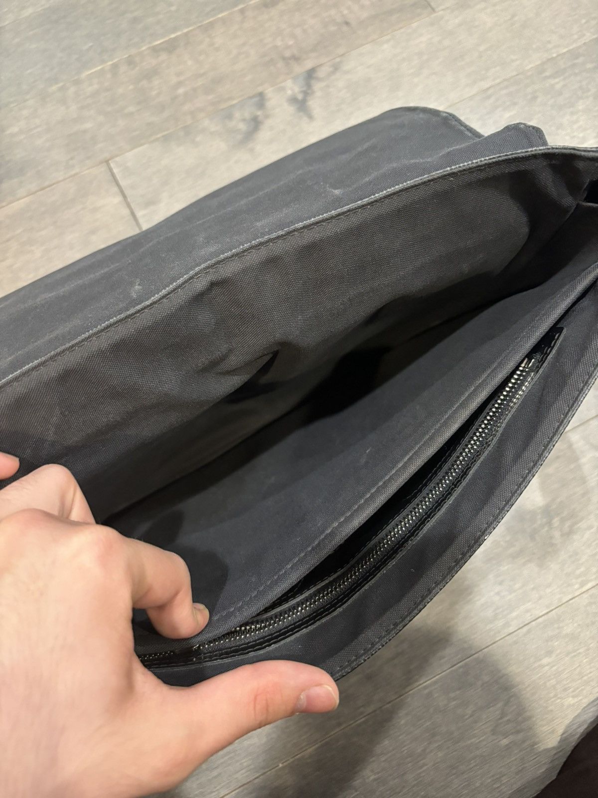 Louis Vuitton Louis Vuitton Black Daimler Messenger Bag Size ONE SIZE - 6 Thumbnail