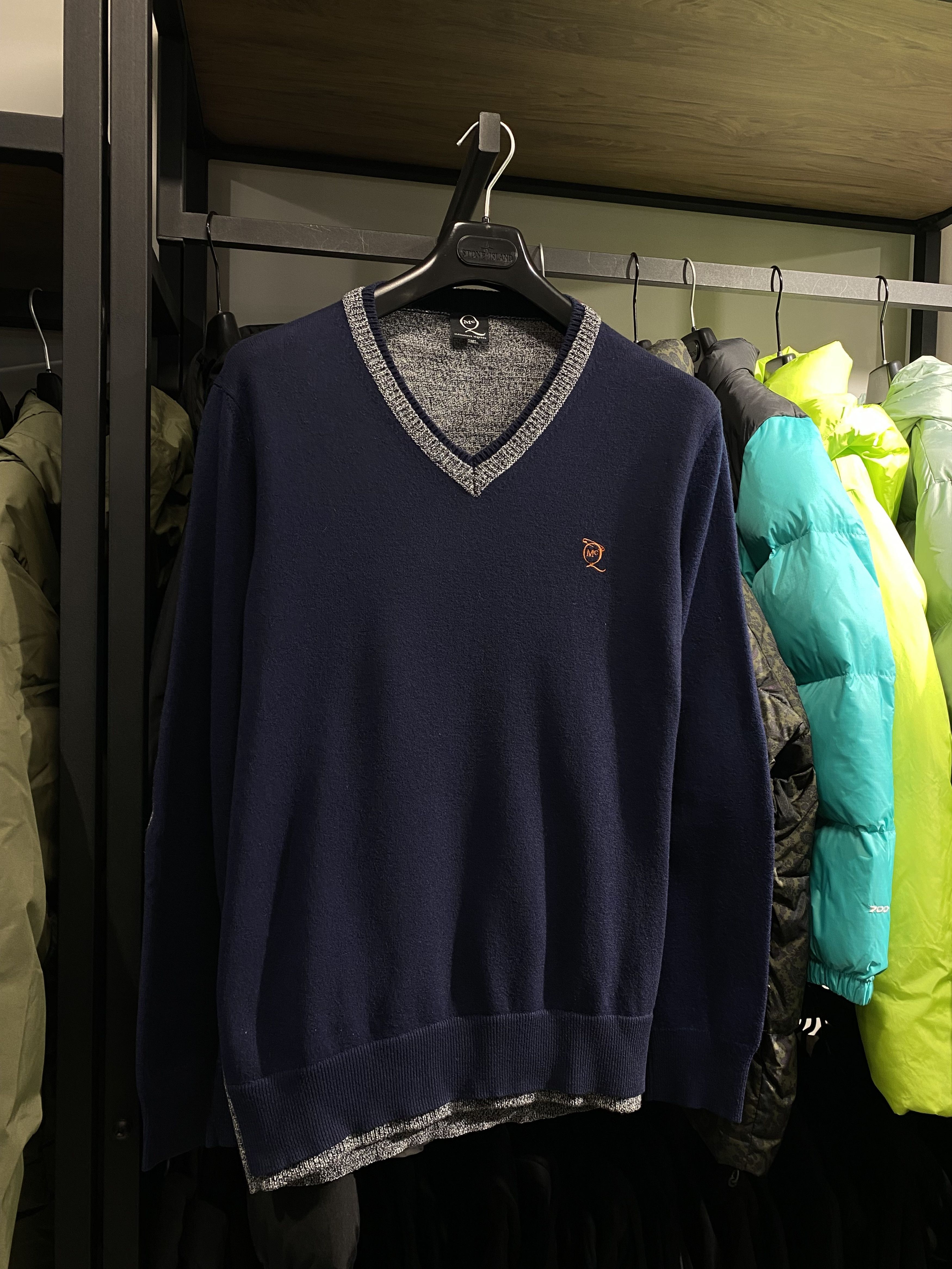 Alexander McQueen Vintage Alexander Mcqueen wool V sweater ss12 size L Size US L / EU 52-54 / 3 - 2 Thumbnail
