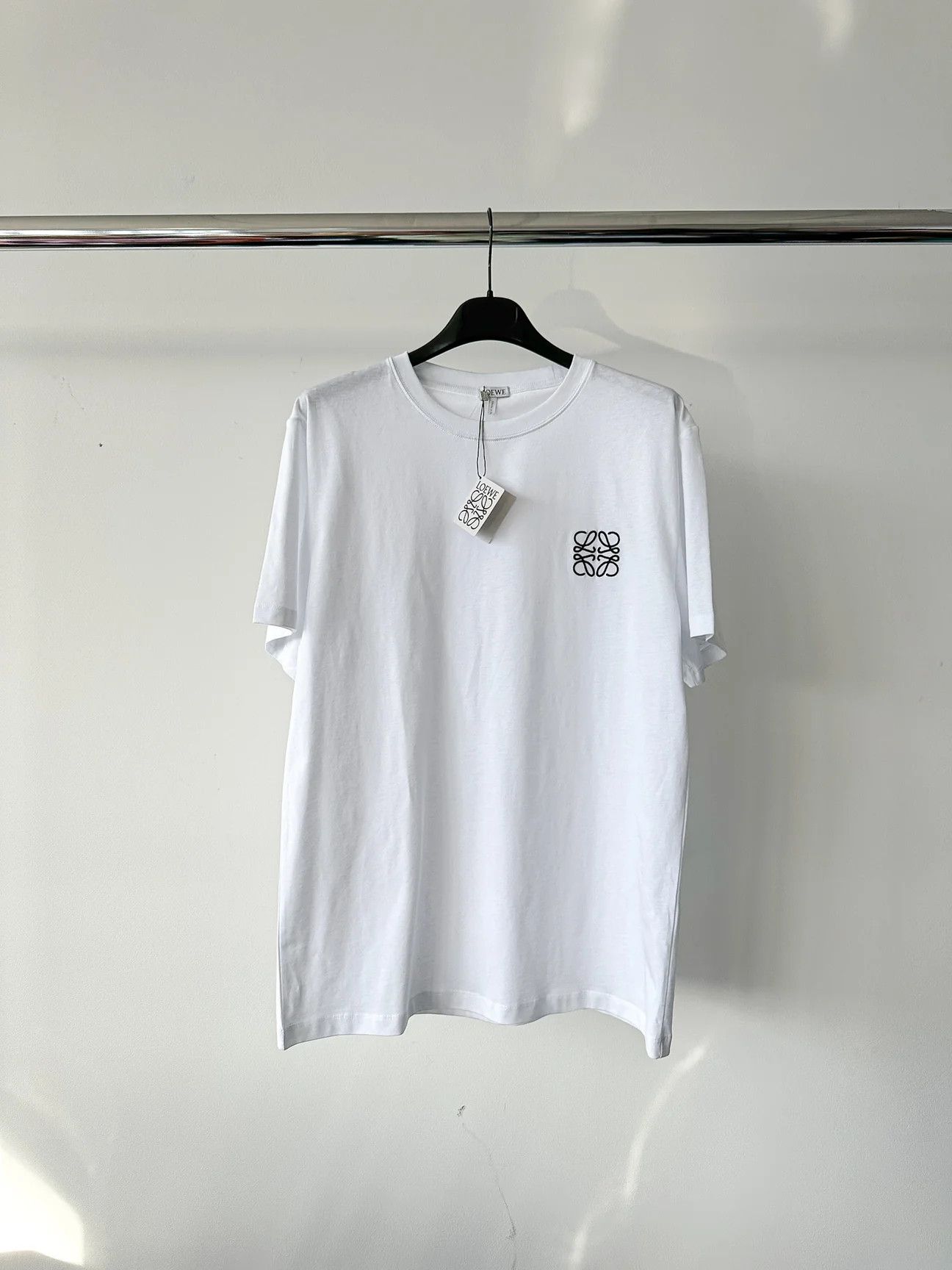 Tシャツ・カットソー Loewe Logo T-Shirt LOEWE Logo Long-Sleeved T-Shirt | Saks Fifth Avenue