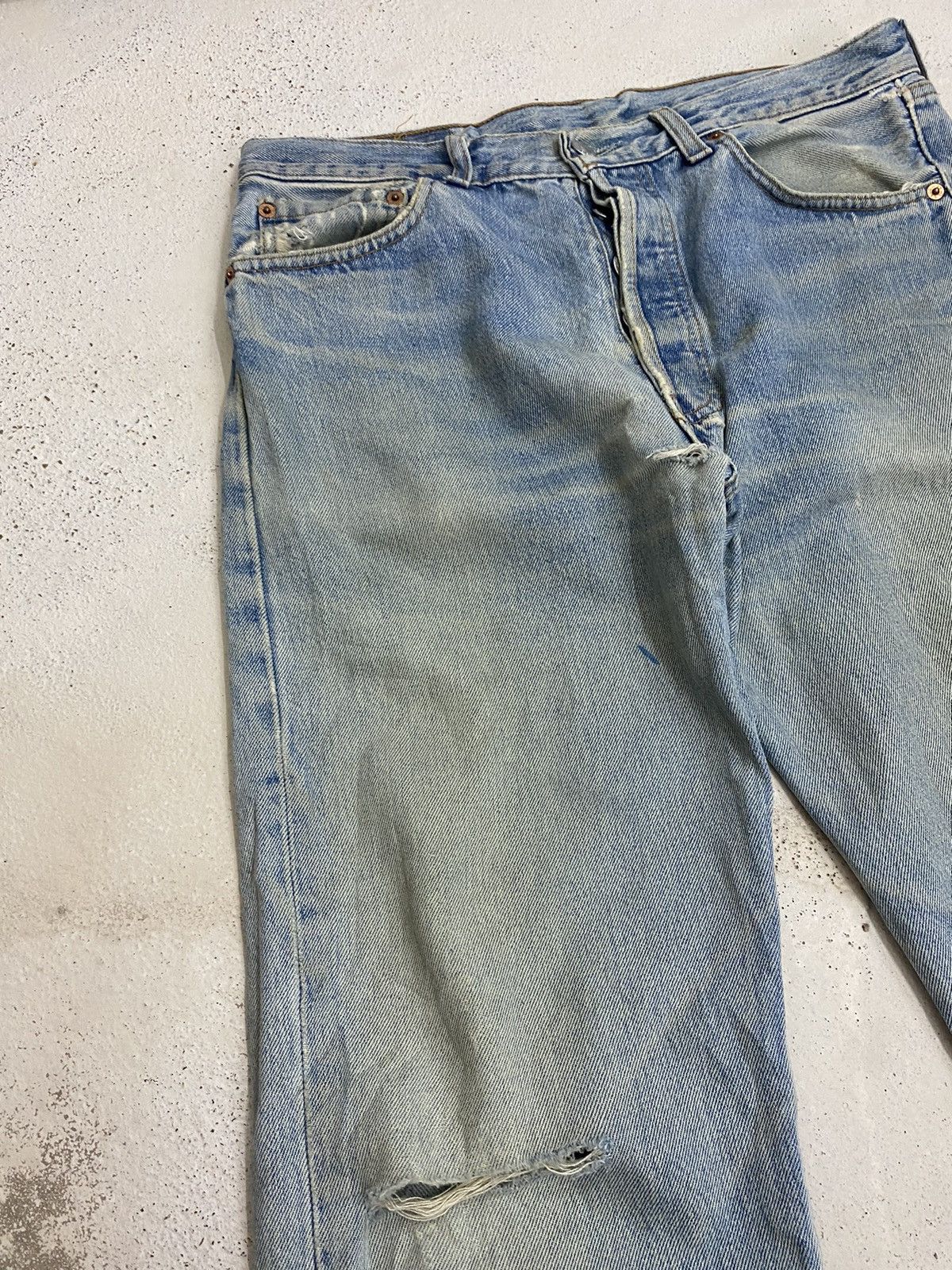 Levi's Vintage 90s Levis 501 Button Fly 311 Distressed Light Blue Size US 31 - 8 Thumbnail