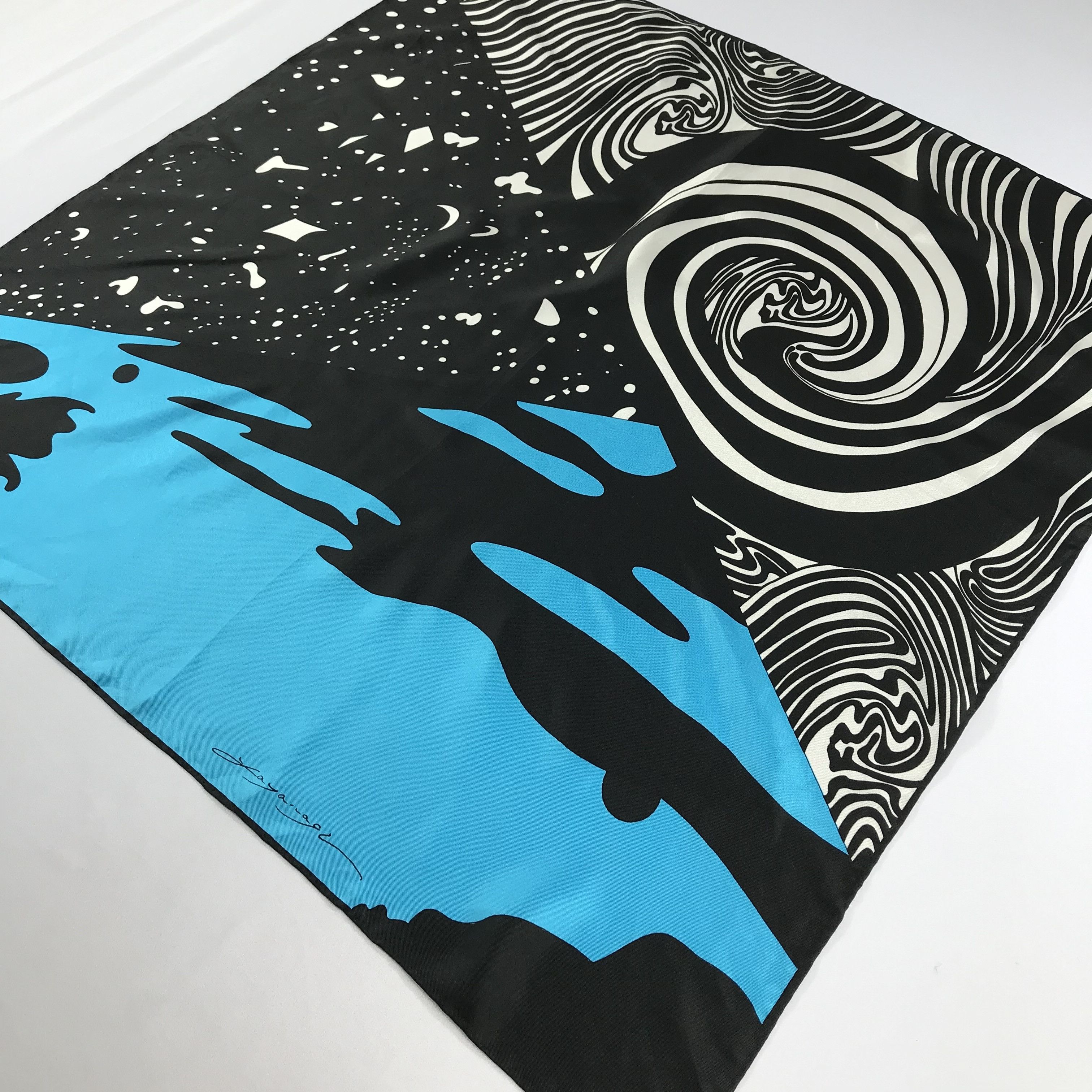 Japanese Brand Kayanagi Abstract Design Silk Scarf M195 Size ONE SIZE - 4 Thumbnail