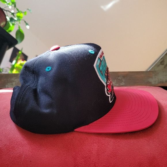 Mitchell & Ness Mitchell & Ness Vancouver Grizzlies Nostalgia Red Panel Cap Size ONE SIZE - 5 Thumbnail