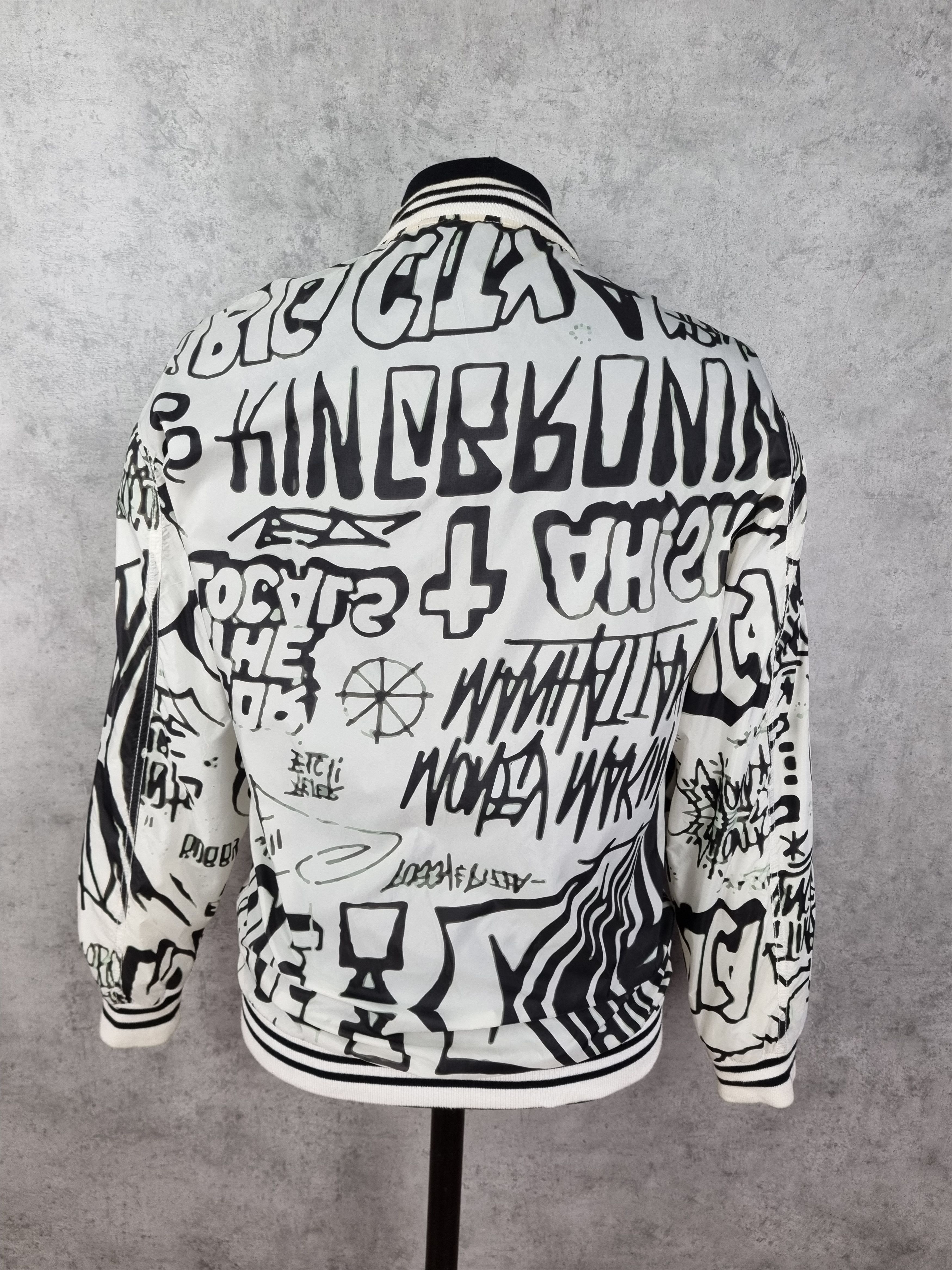 Japanese Brand Vintage Street Art Print Nylon light fabrics jacket Size US L / EU 52-54 / 3 - 4 Thumbnail