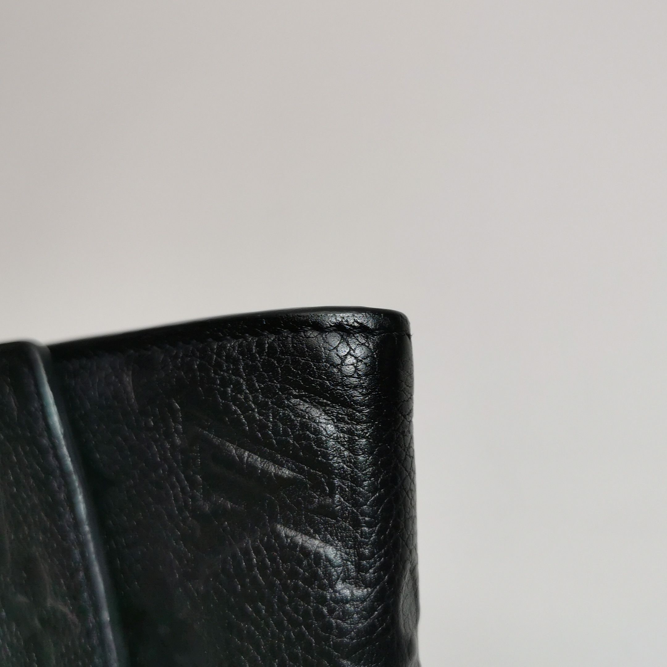 Louis Vuitton Louis Vuitton (LV) Sarah leather embossed monogram snap wal Size ONE SIZE - 8 Thumbnail