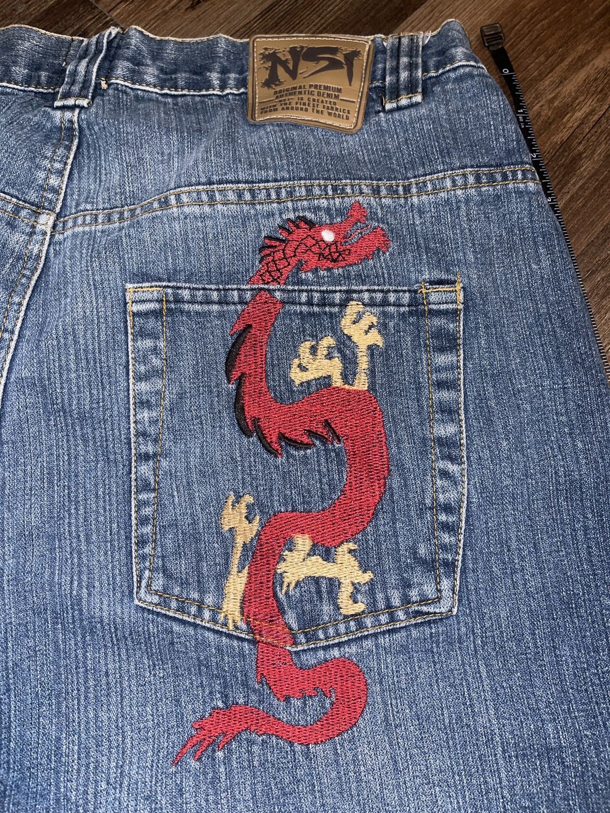 Japanese Brand DRAGON EMBROIDERY JEAN SHORTS Size US 36 / EU 52 - 1 Thumbnail