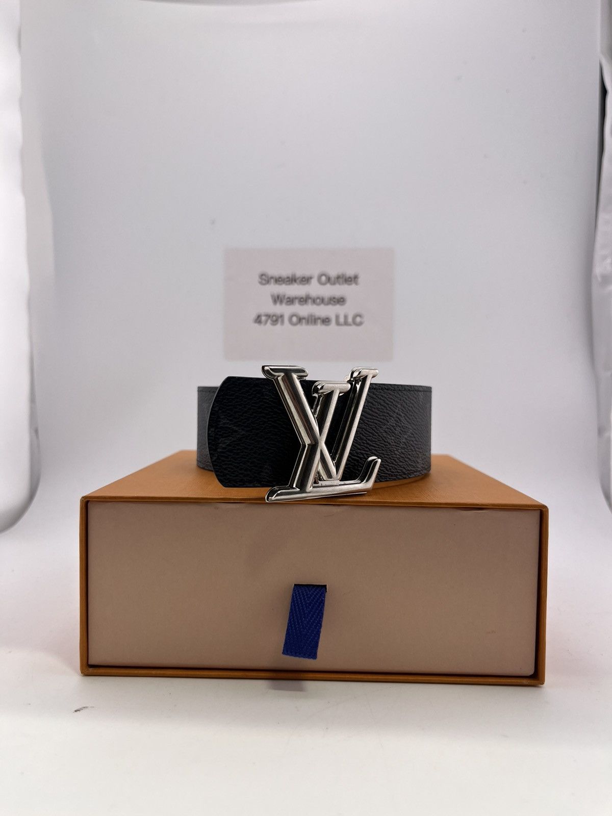 Louis Vuitton VERY CLEAN LOUIS VUITTON DIMENSION 40MM REVERSIBLE BELT Size 46 - 1 Thumbnail