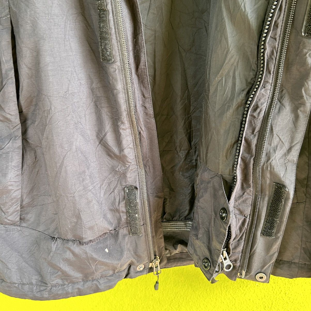 The North Face Vintage The North Face Hyvent Distressed Jacket Size US M / EU 48-50 / 2 - 13 Thumbnail