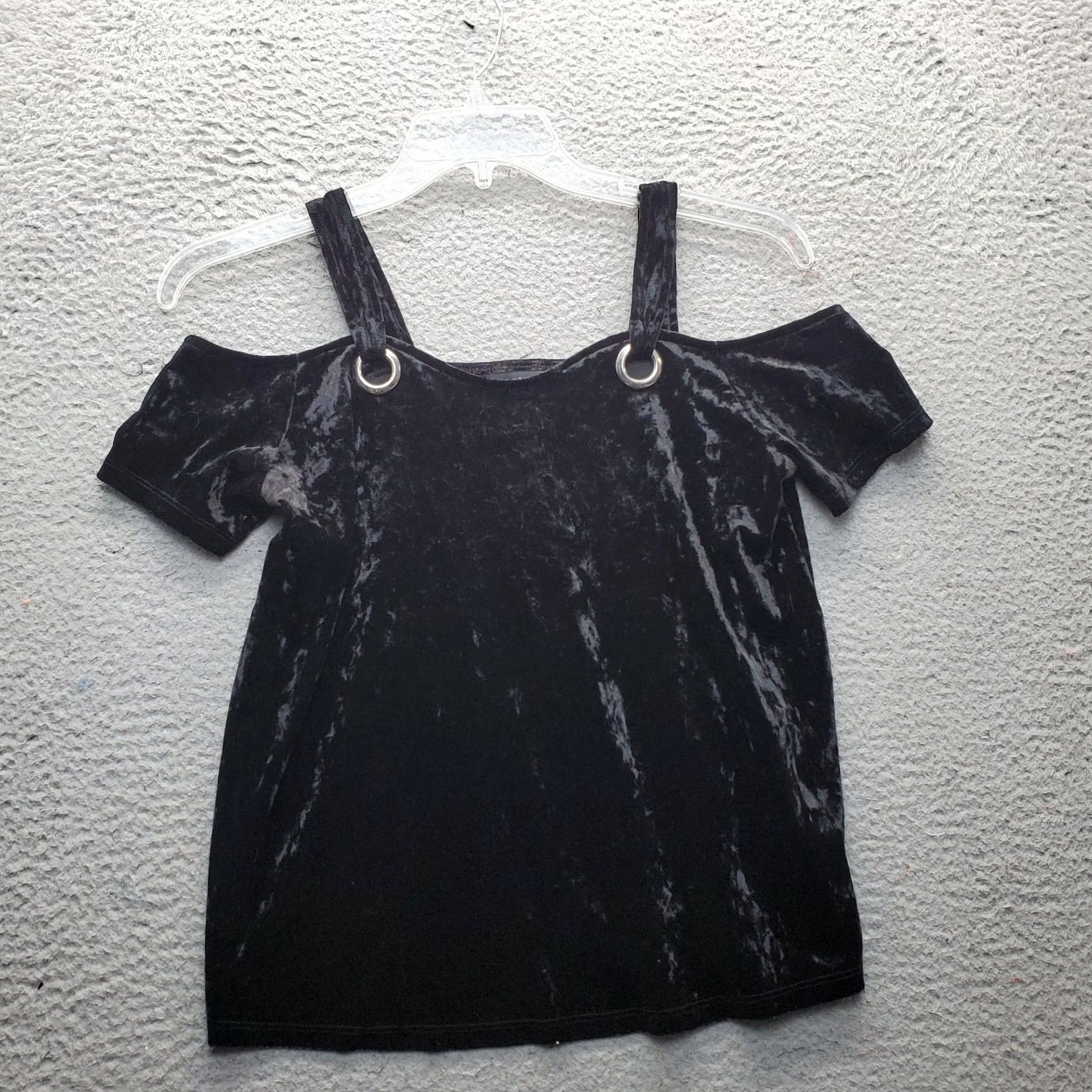 Vintage Rock & Republic Blouse Womens Small Black Velvet Cold Shoulder Sleeve Stretch Shirt Size S / US 4 / IT 40 - 3 Thumbnail