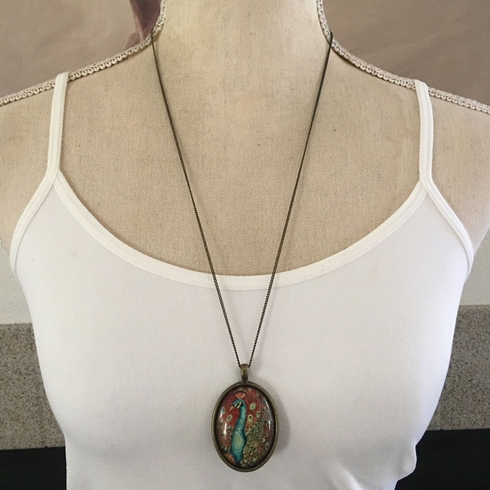 Jewelry Colorful peacock resin cameo brass setting necklace Size ONE SIZE - 1 Thumbnail