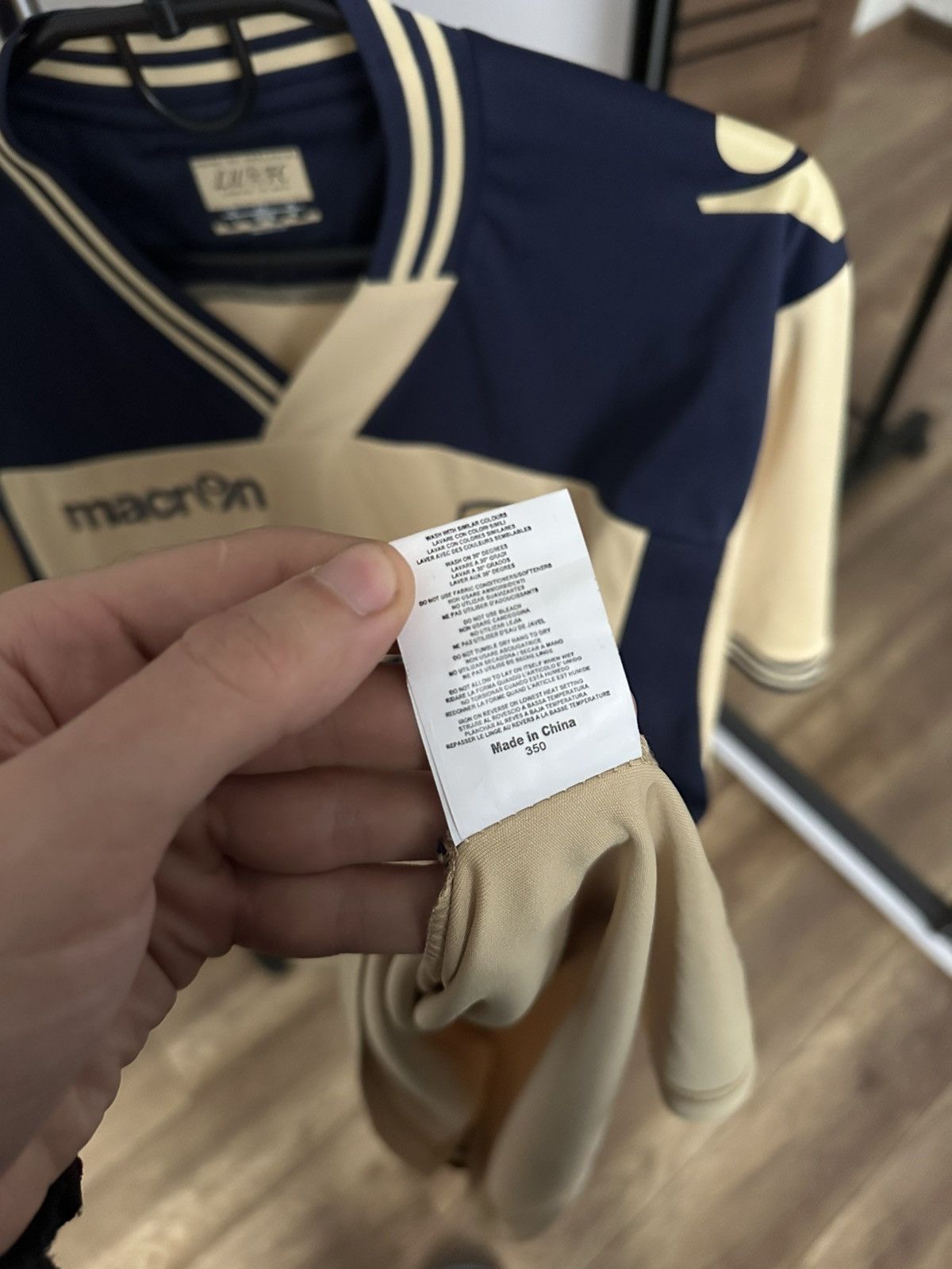 Macron 2013/2014 FC Leeds Macron Soccer Jersey T-Shirt Size US L / EU 52-54 / 3 - 14 Thumbnail