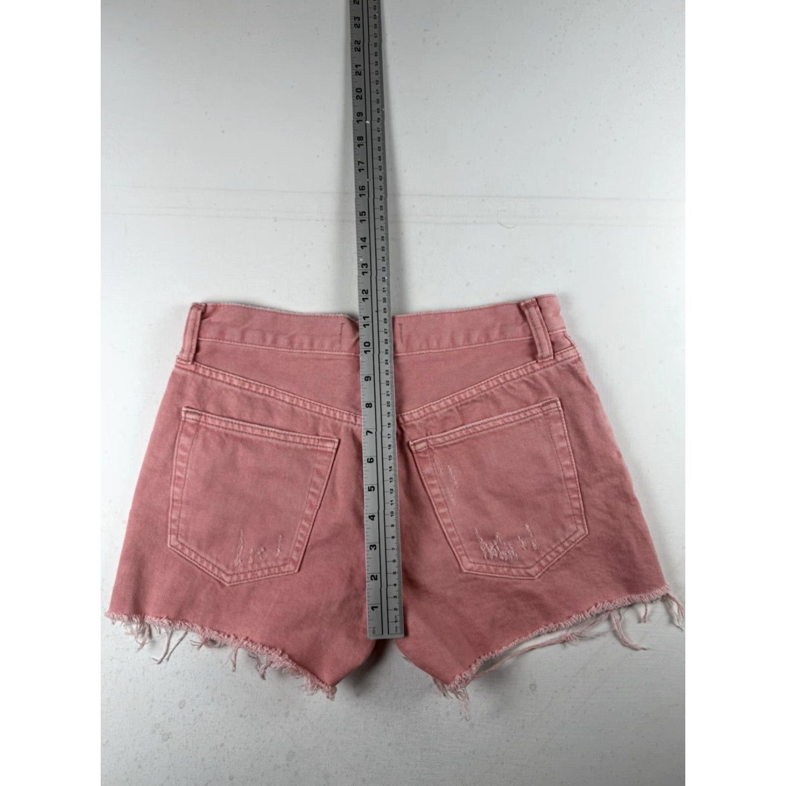 Free People NWT Free People We the Free Sofia Distressed Cutoff Button Fly Shorts Size 26 Pink Women Boyfriend Regular 26 NWT Size 26" / US 2 / IT 38 - 6 Thumbnail