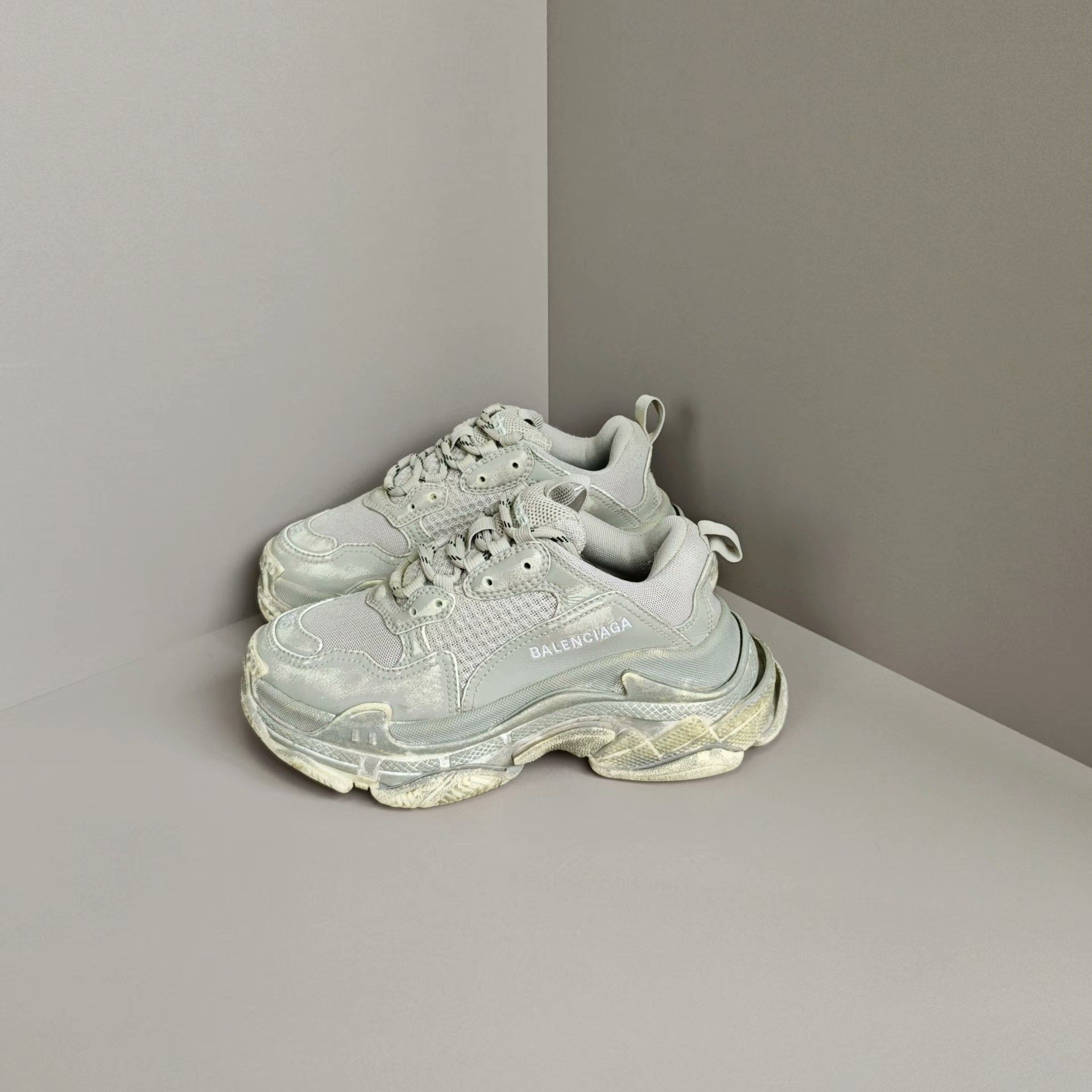 Balenciaga Balenciaga Lowtop Sneakers us_5 Women Size US 5 / IT 35 - 1 Thumbnail