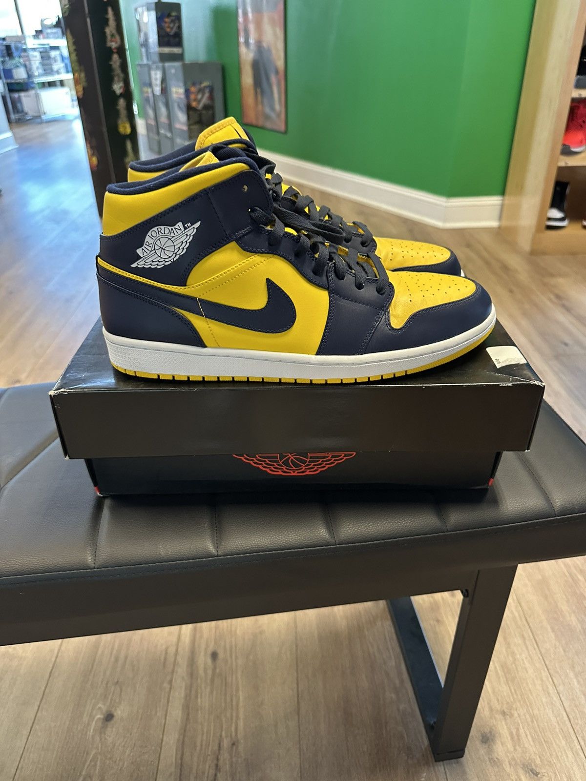Nike Jordan 1 Michigan Size US 14 / EU 47 - 1 Thumbnail