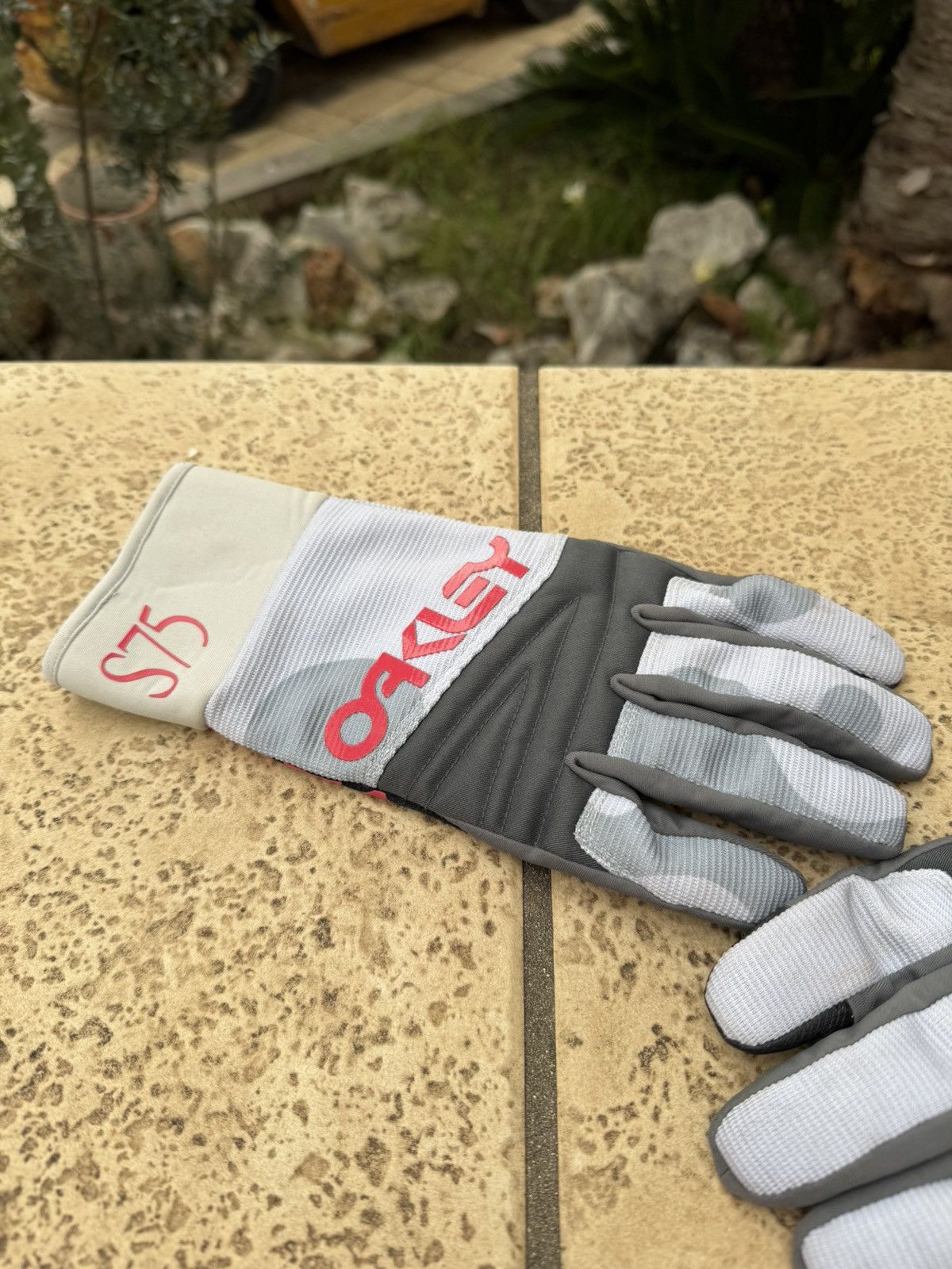 Oakley Oakley Gloves Grey Vintage Size ONE SIZE - 3 Thumbnail