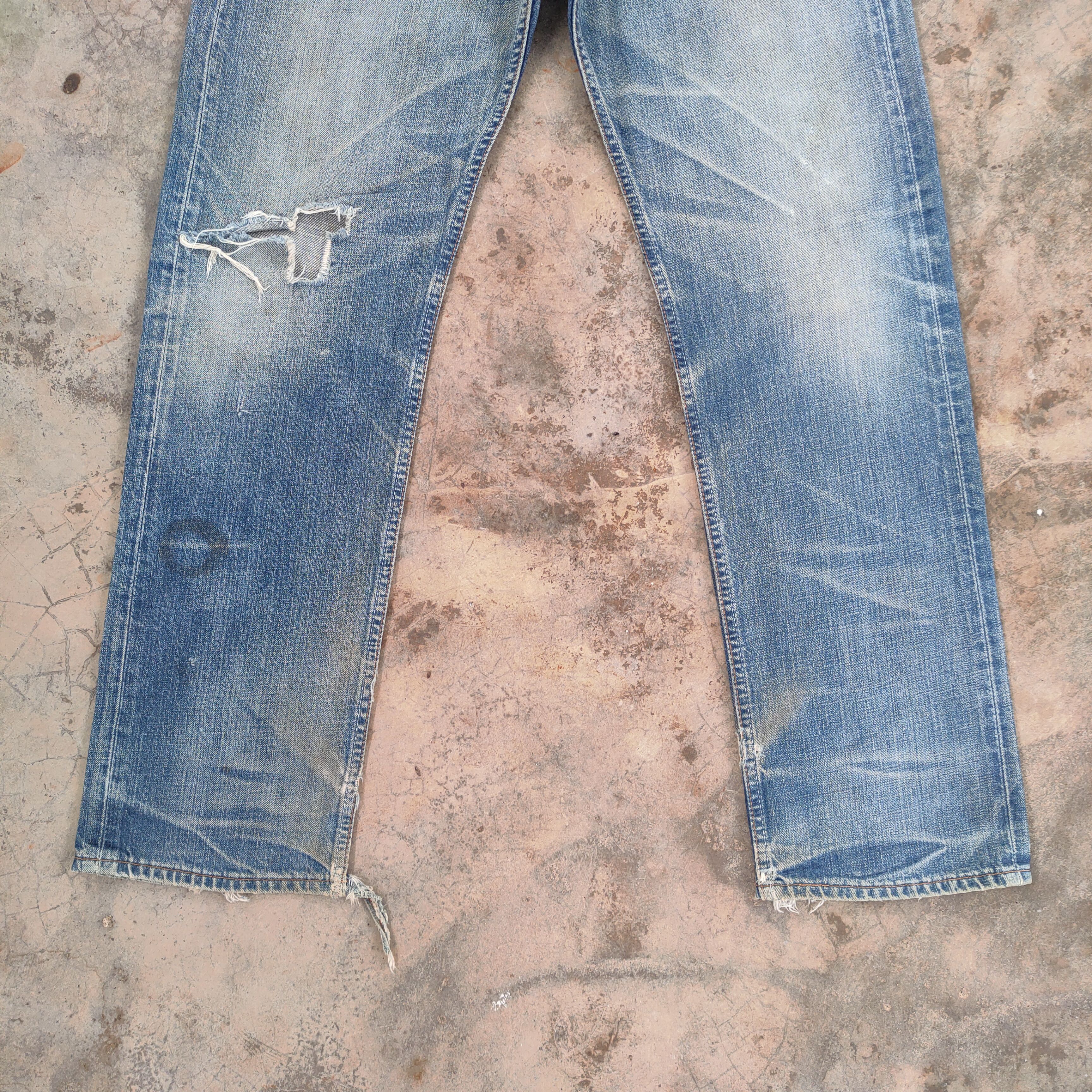 VINTAGE LEVI\'S 501 DISTRESSED JEANS DENIM PANTS