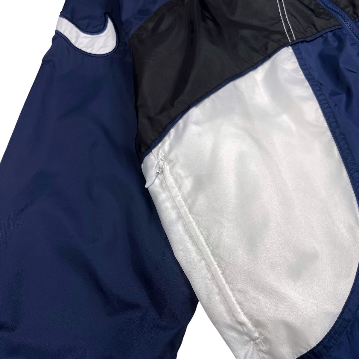 Nike Vintage 90’s Nike Big Swoosh Windbreaker Jacket Size US L / EU 52-54 / 3 - 6 Thumbnail