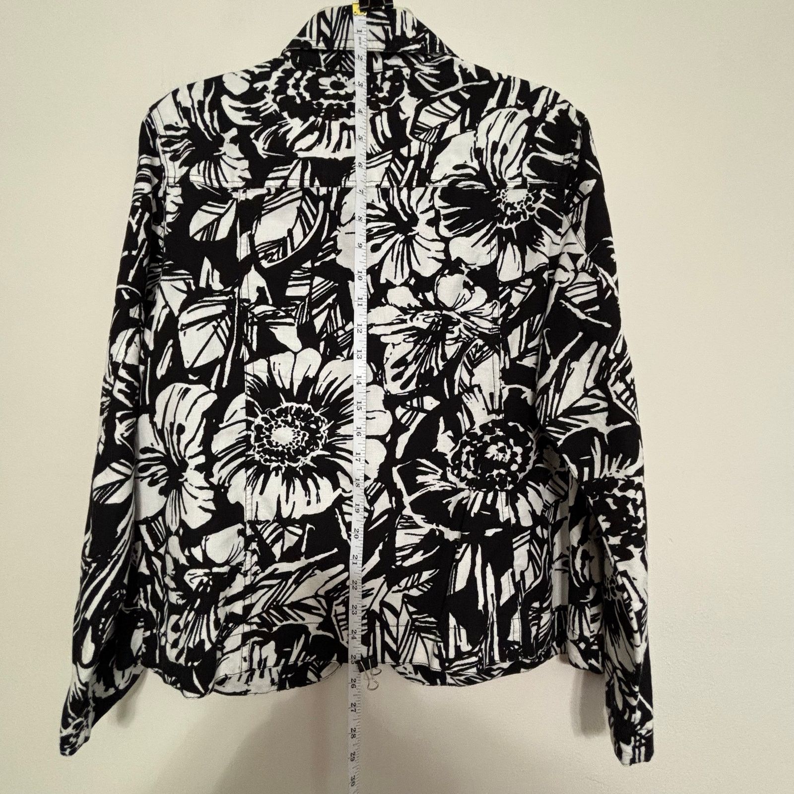 Croft & Barrow Croft & Barrow Black and White Floral Jacket Size XL Size XL / US 12-14 / IT 48-50 - 1 Thumbnail