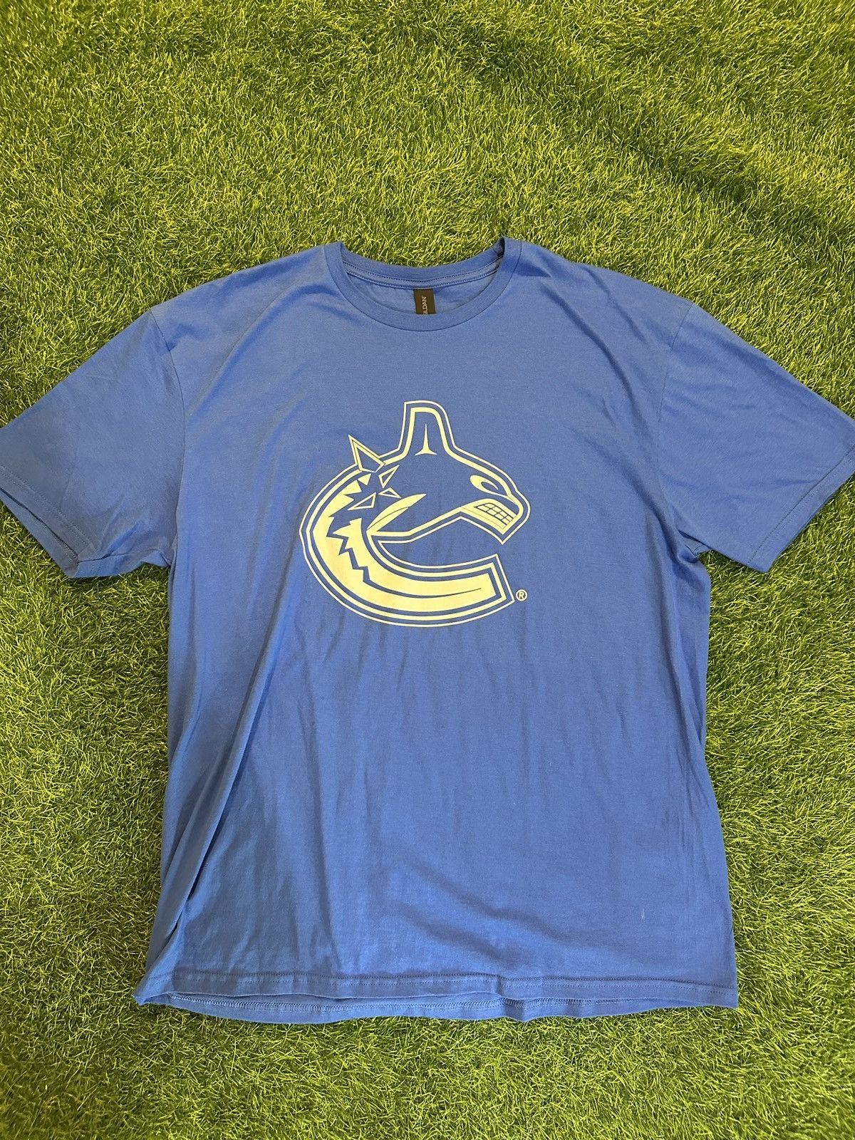 NHL Nhl vancouver canucks tee shirt size XL Size US XL / EU 56 / 4 - 1 Thumbnail