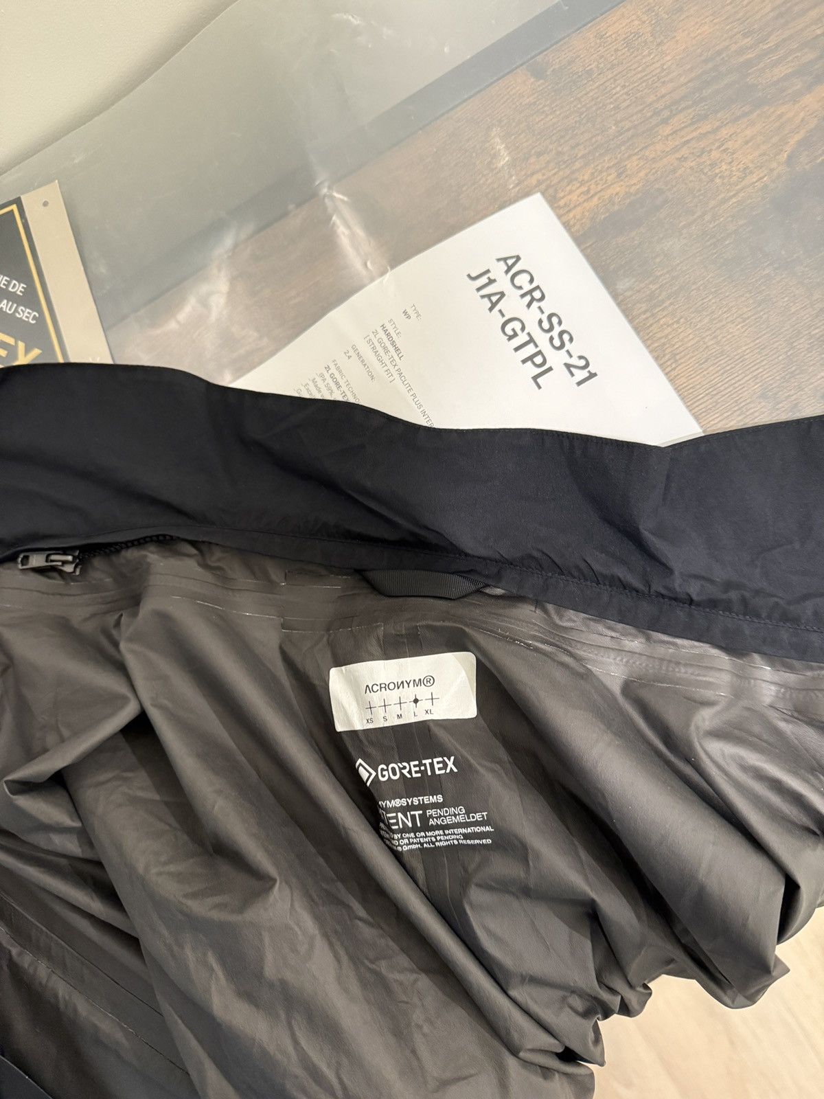 Acronym Acronym J1A-GTPL Size US L / EU 52-54 / 3 - 2 Thumbnail