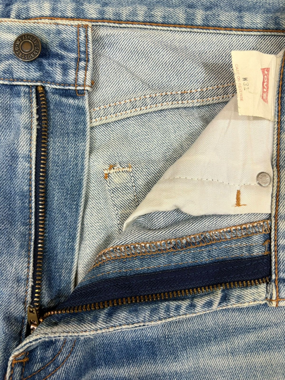 Levi's Vintage 90s Levis Light Wash Distressed Loose Jeans Size US 31 - 9 Thumbnail