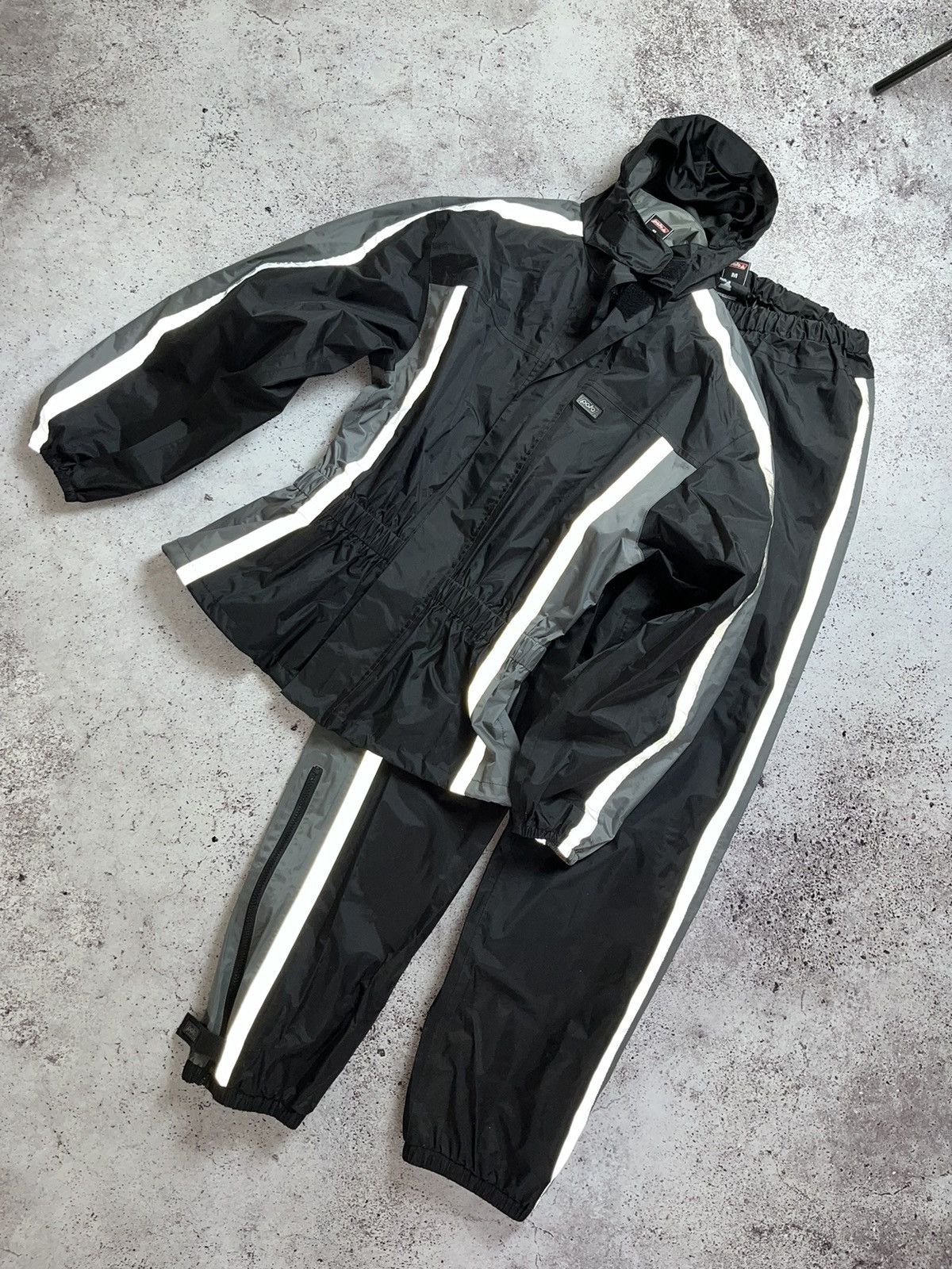 Vintage 🏍️Vintage Polo MotoSuit Formula 1 Malboro Reflective Full-Zip Size US M / EU 48-50 / 2 - 1 Thumbnail