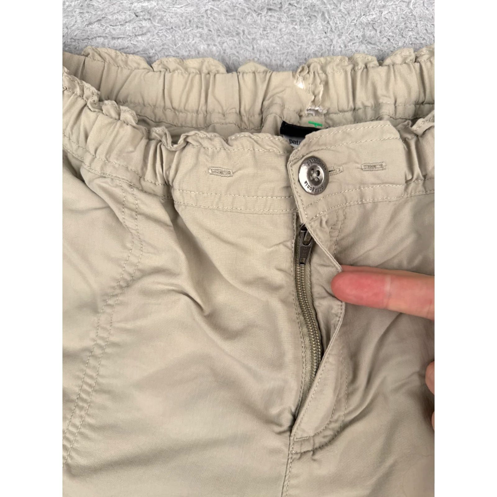Patagonia Patagonia Shorts Womens 8 Beige Khaki Nylon Elastic Waist Bermuda Casual Activewear Travel Hiking Camp Size 30" / US 8 / IT 44 - 6 Thumbnail