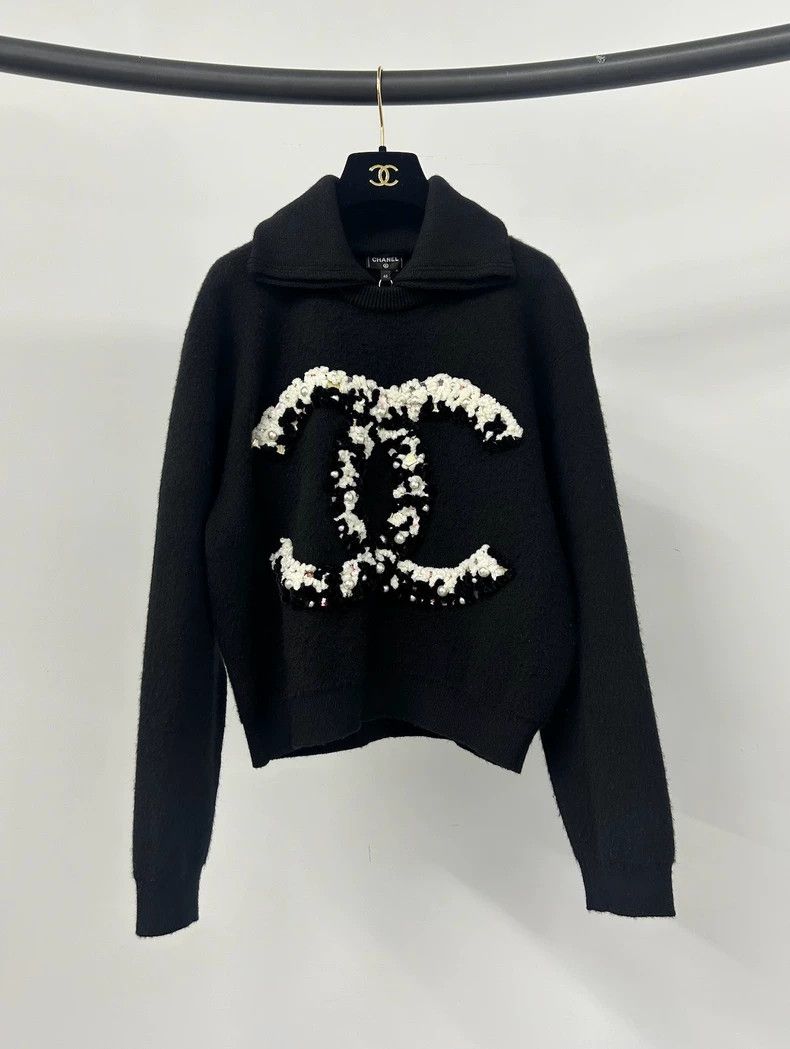 Chanel Chanel Ski series pearl double C large logo cashmere sweat Size S / US 4 / IT 40 - 1 Thumbnail