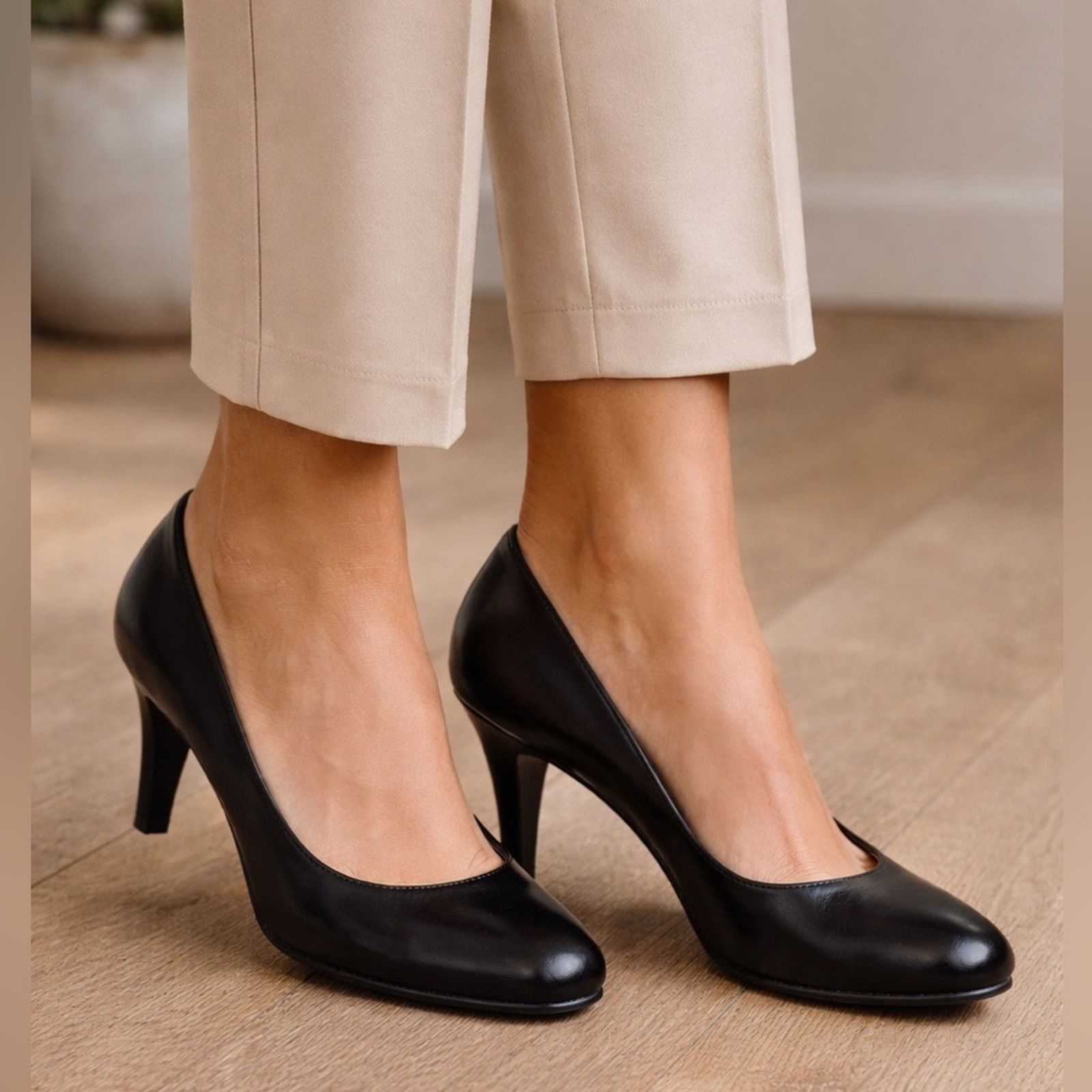 Bally Bally | Sirena | 8.5 | Black Classic Round Toe Pumps Heels Size US 8.5 / IT 38.5 - 1 Thumbnail
