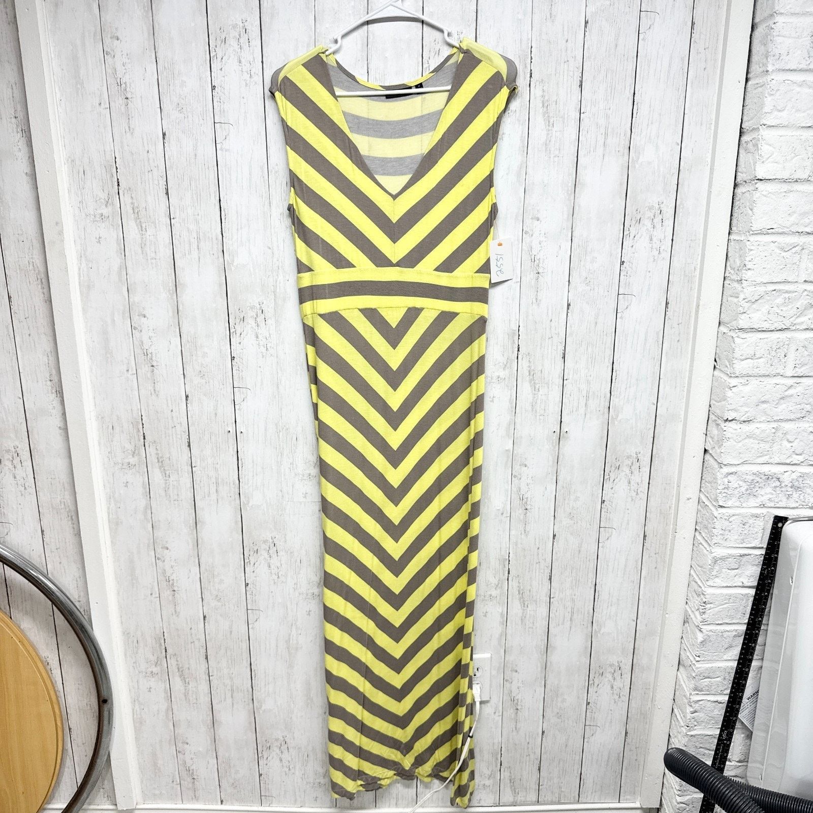 Apt. 9 Apt. 9 Dress Sz Medium Chevron Stripe V-Neck Sleeveless Maxi Size M / US 6-8 / IT 42-44 - 1 Thumbnail