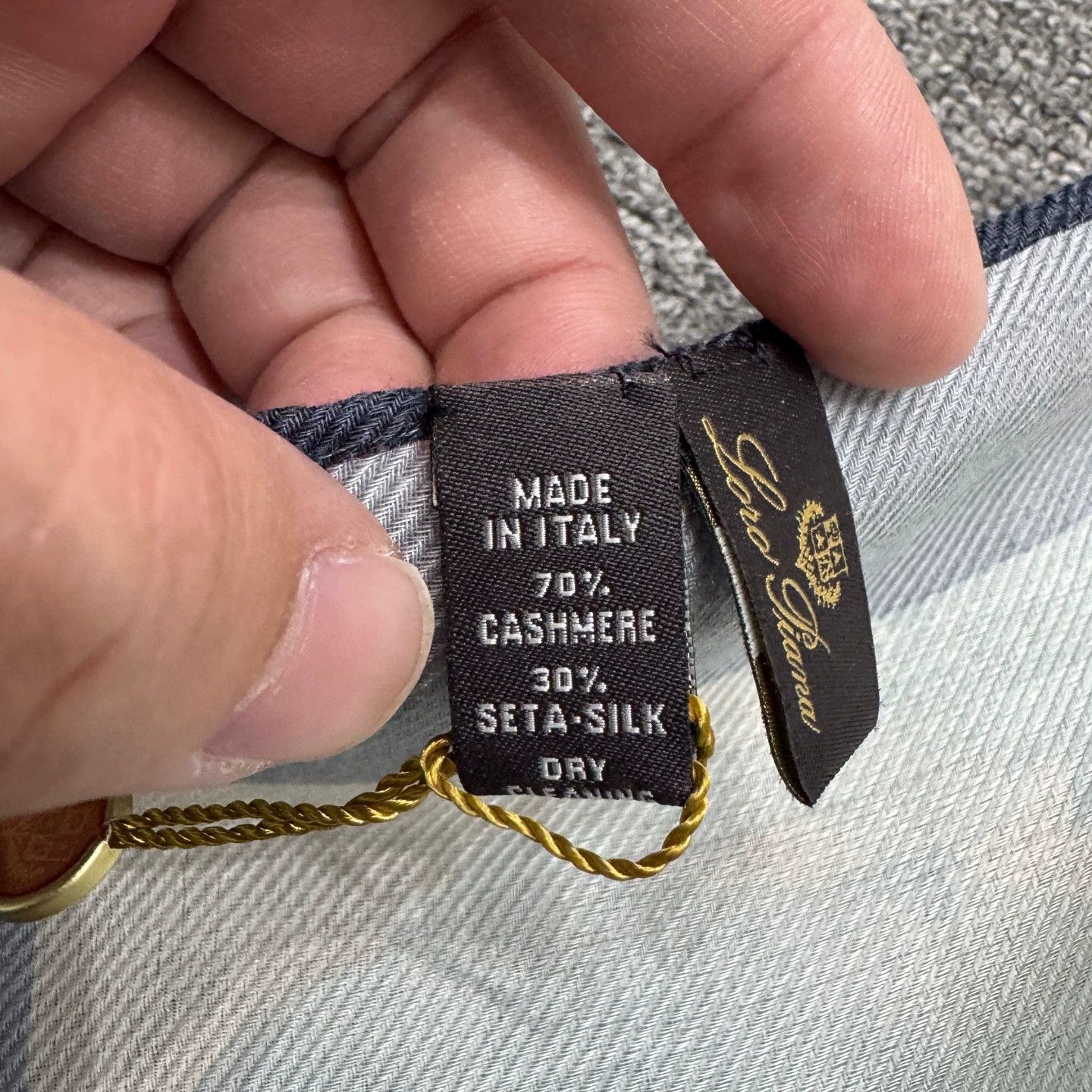 Loro Piana Loro Piana Graffiti Street Cashmere Scarf 118x118 BNWT Size ONE SIZE - 5 Thumbnail