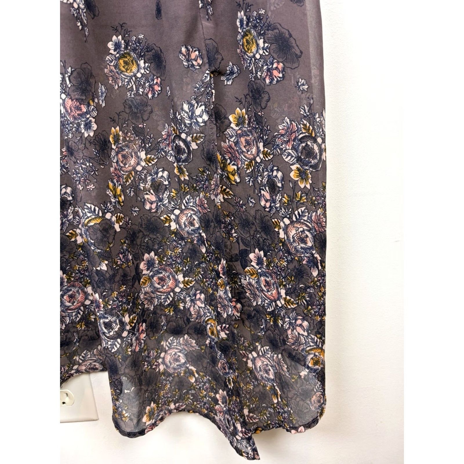 Vintage Xiliration Floral Midi Dress Womens M Gray Sleeveless V-Neck Chiffon Beaded Ruffle Sheath Size M / US 6-8 / IT 42-44 - 3 Thumbnail