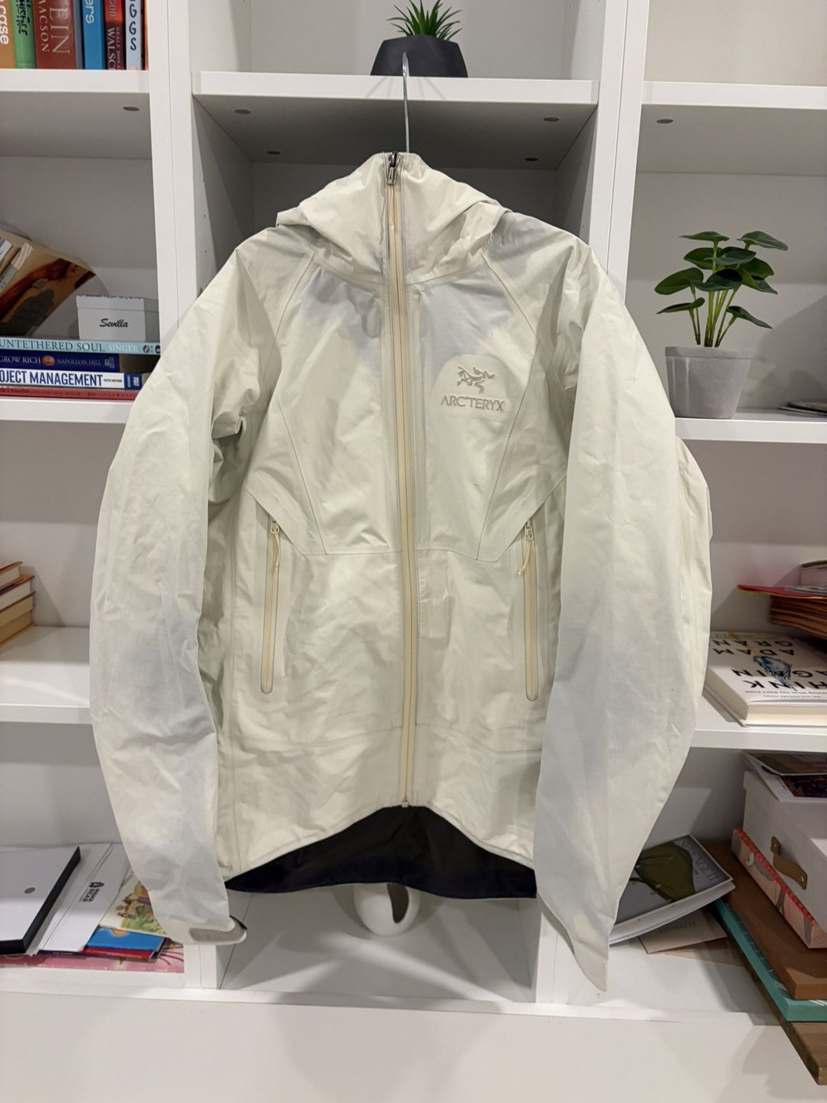 Arc'teryx ARC’TERYX Beta SL White Size US S / EU 44-46 / 1 - 1 Thumbnail