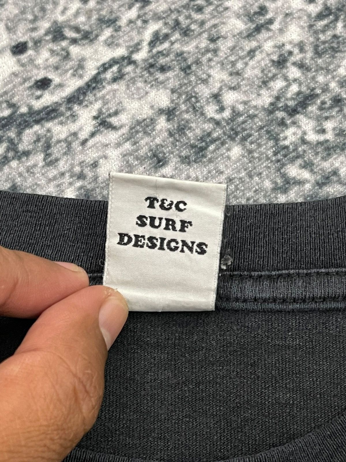 Vintage Vintage 90s Sun Faded T&C Surf Design Hawaii Tee Size US M / EU 48-50 / 2 - 5 Thumbnail