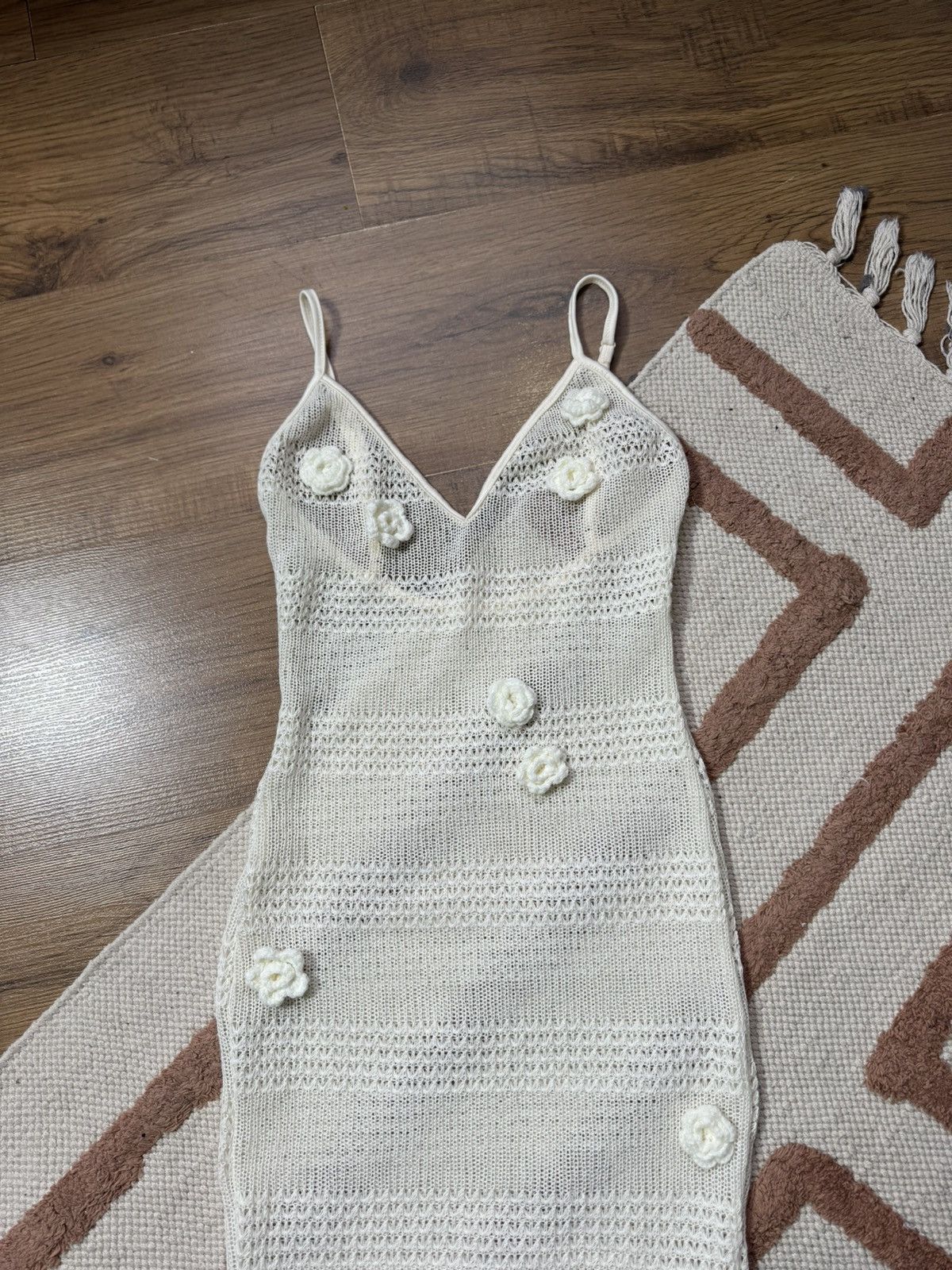 Vintage VINTAGE MESH KNITTED ROSES BEIGE TULIP BEACH DRESS Size M / US 6-8 / IT 42-44 - 2 Thumbnail