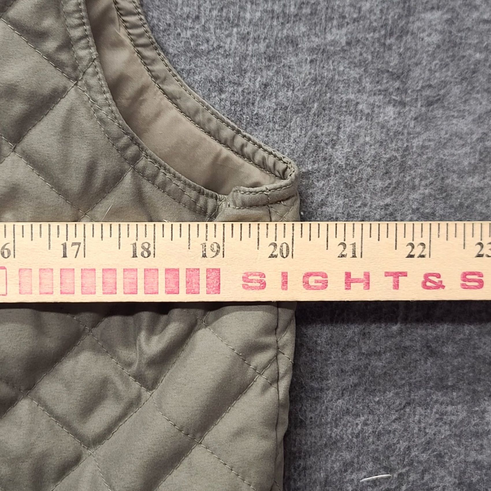 Vintage Duluth Crosscut Quilted Vest Men’s M Regular Fit Lightweight Insulated Zip Pocketed Brown Solid Nylon Lining Vintage? Size US M / EU 48-50 / 2 - 4 Thumbnail