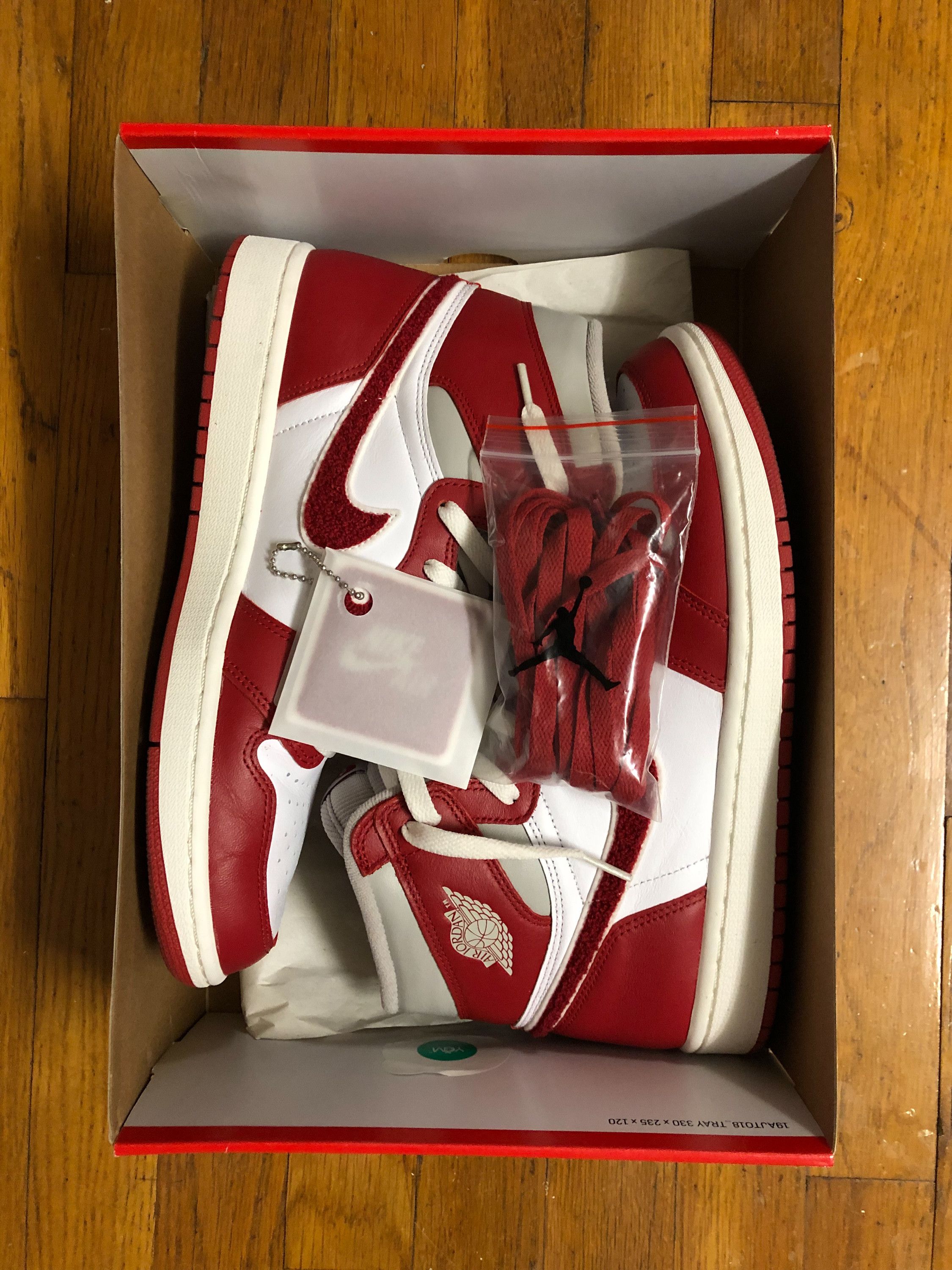 Nike *USED* WMNS Nike Air Jordan1 HighOG VarsityRed sz W10.5 / M9 Size US 9 / EU 42 - 1 Thumbnail