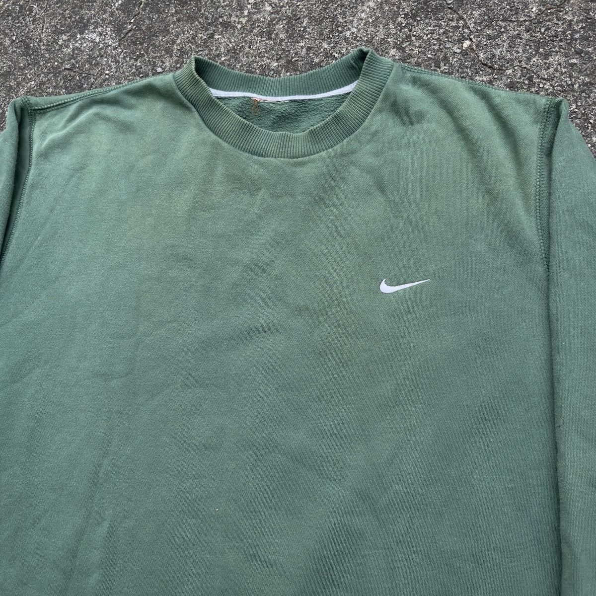 Nike × Vintage Vintage Y2K Faded NIKE MINI SWOOSH Crewneck Size US XL / EU 56 / 4 - 2 Thumbnail
