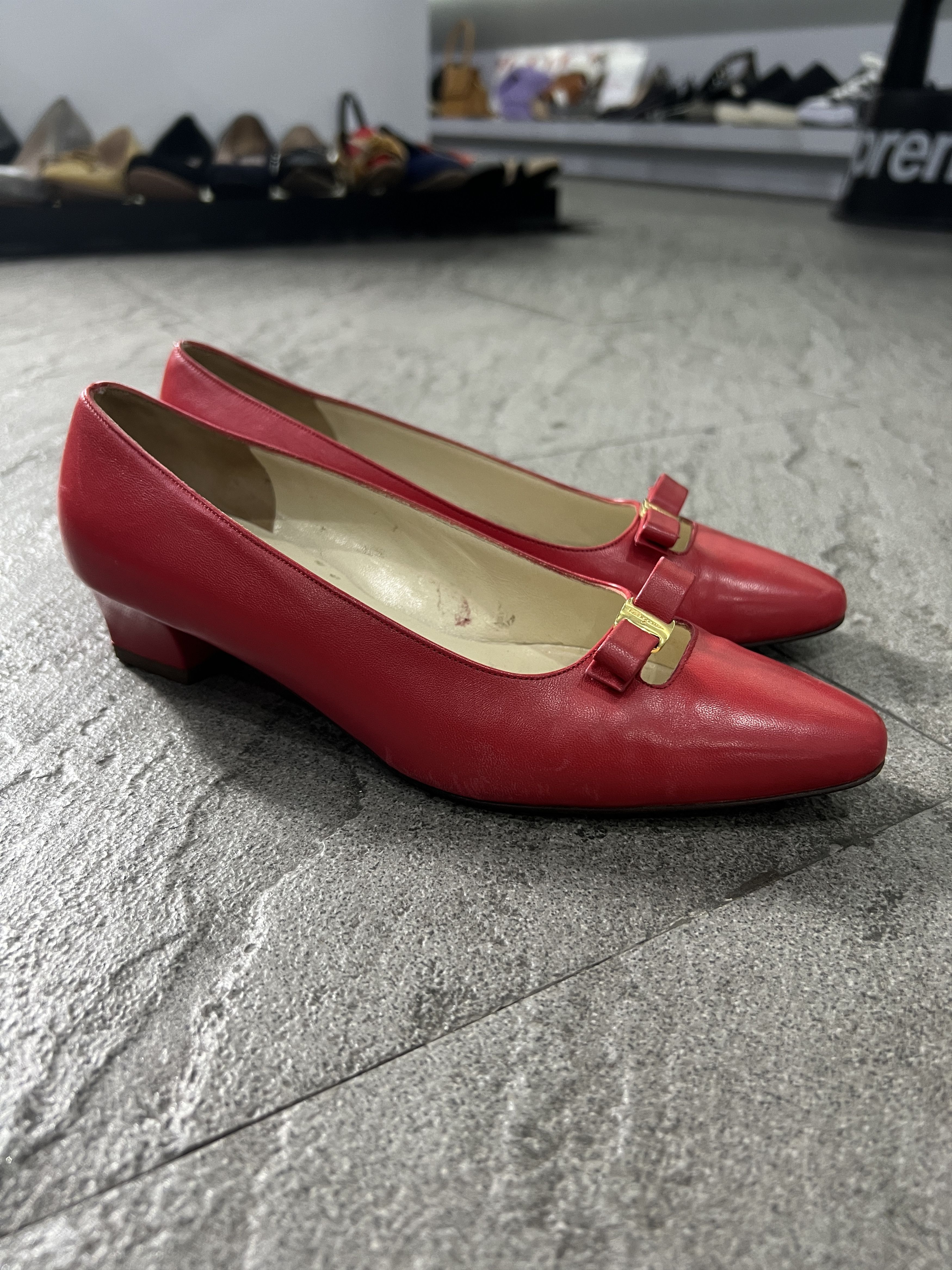 Salvatore Ferragamo Ferragamo Red Leather Bow Pumps 7.5D Vintage Size US 5 / IT 35 - 4 Thumbnail