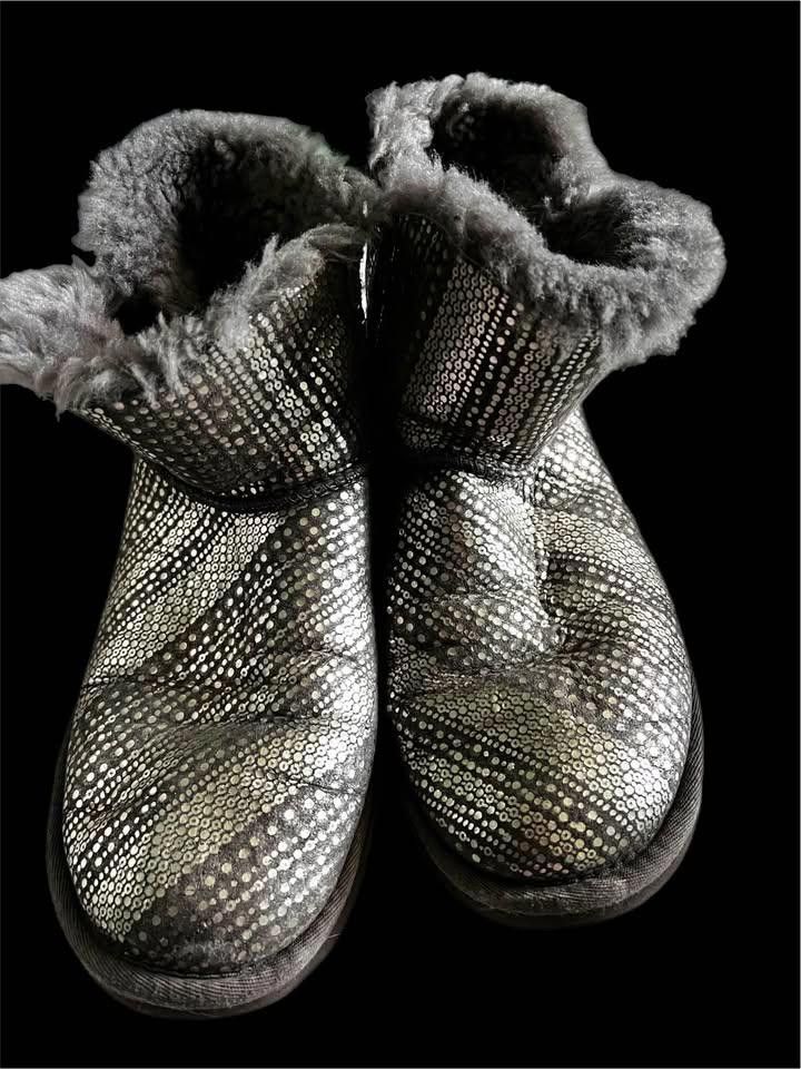 Other Uggs Winter Boots with Faux Fur Lining and Gem Size 6 Size US 6 / IT 36 - 2 Thumbnail
