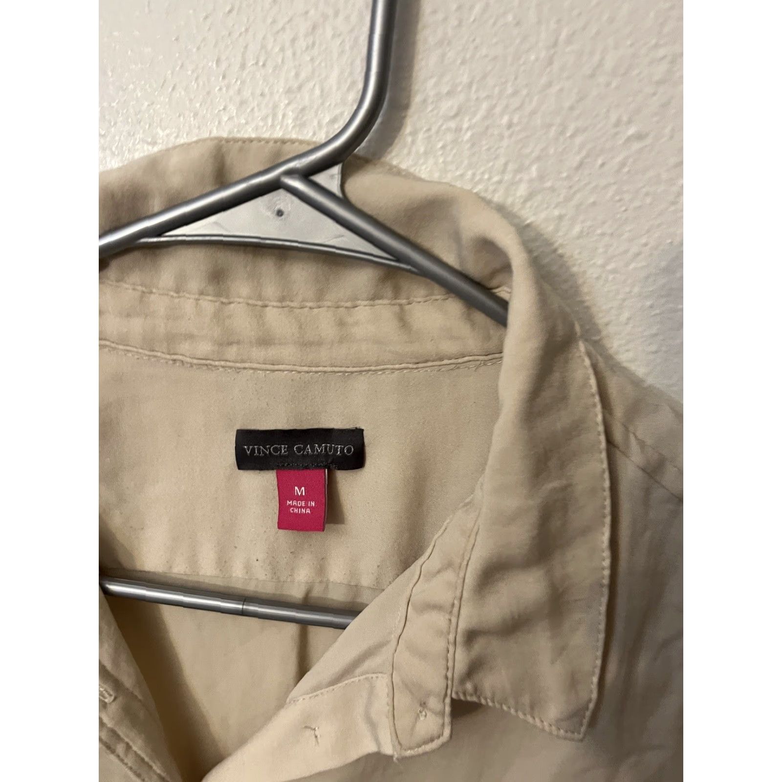Vince Camuto Vince Camuto Blouse Women’s M Beige Sleeveless Button Up Top Size M / US 6-8 / IT 42-44 - 2 Thumbnail