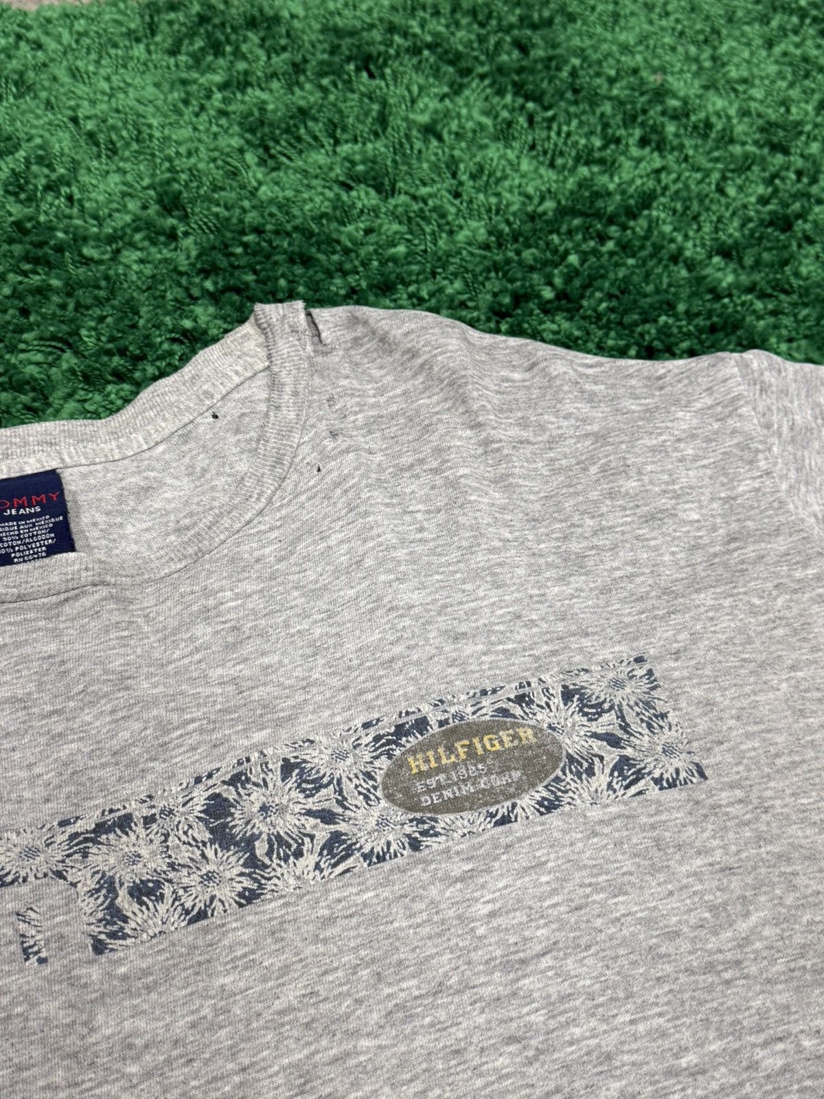 Tommy Jeans Vintage Distressed Tommy Jeans Grey Floral Logo Tee Large Size US L / EU 52-54 / 3 - 4 Thumbnail